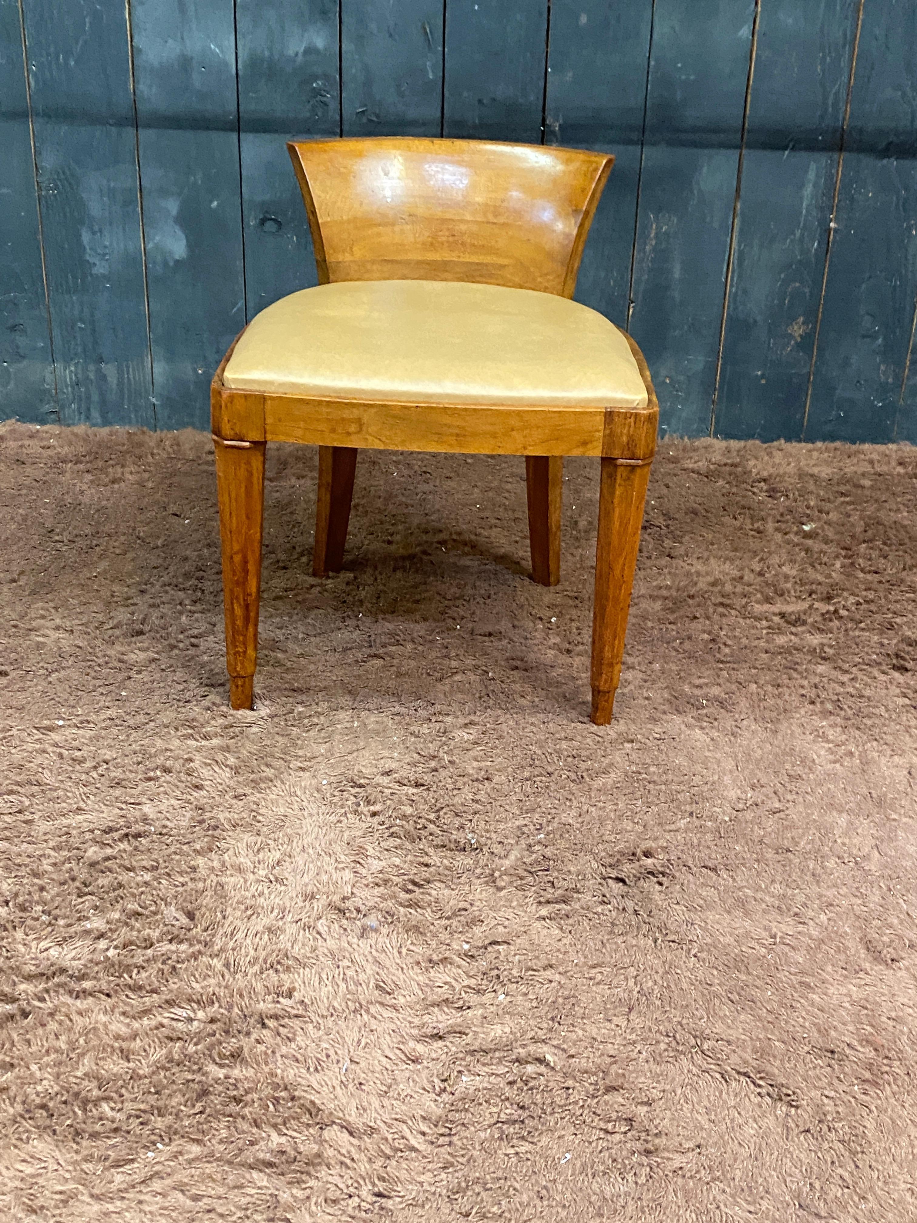 Français petite chaise d'appoint art déco en noyer massif, vers 1930 en vente