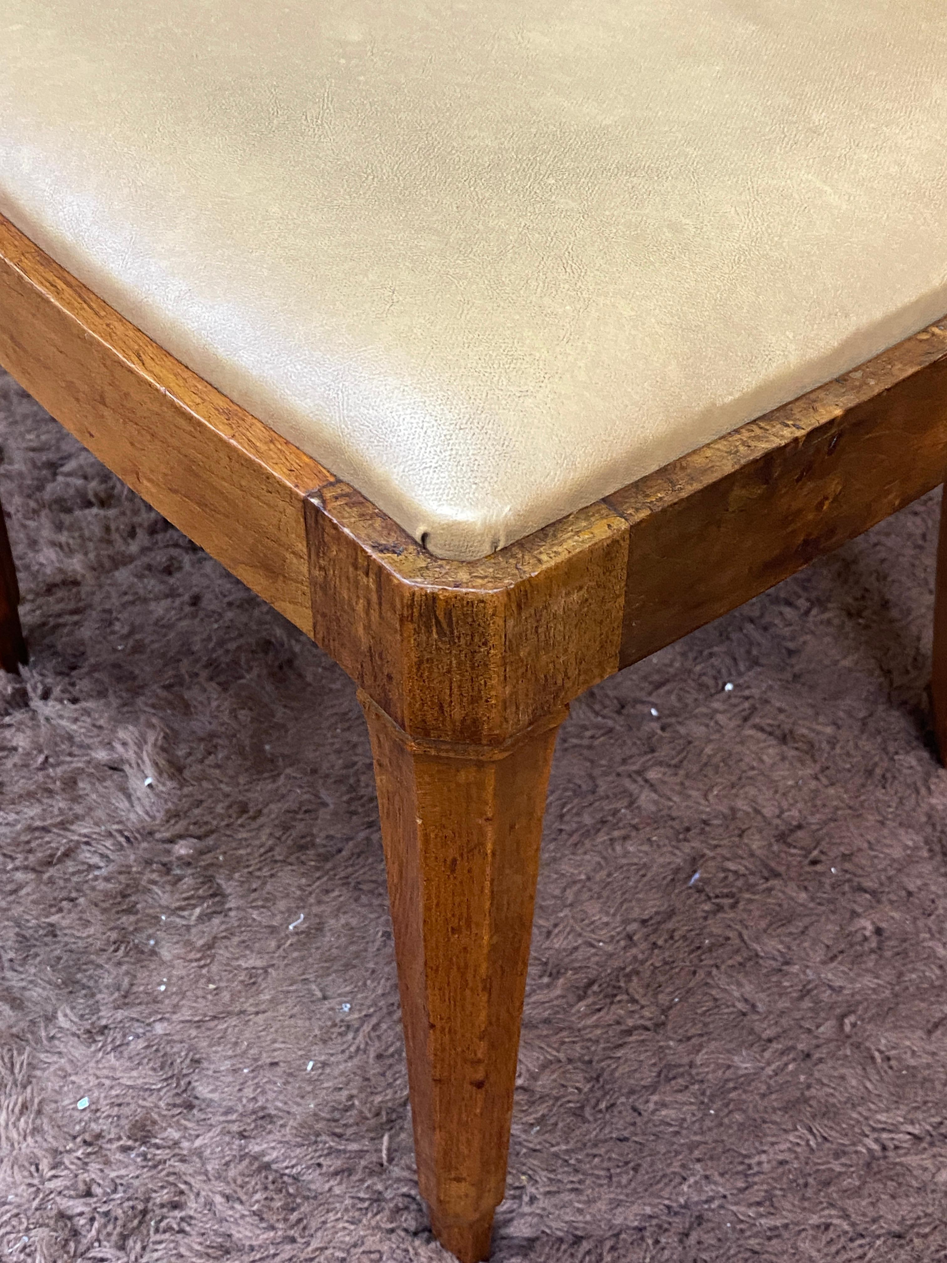 Milieu du XXe siècle petite chaise d'appoint art déco en noyer massif, vers 1930 en vente