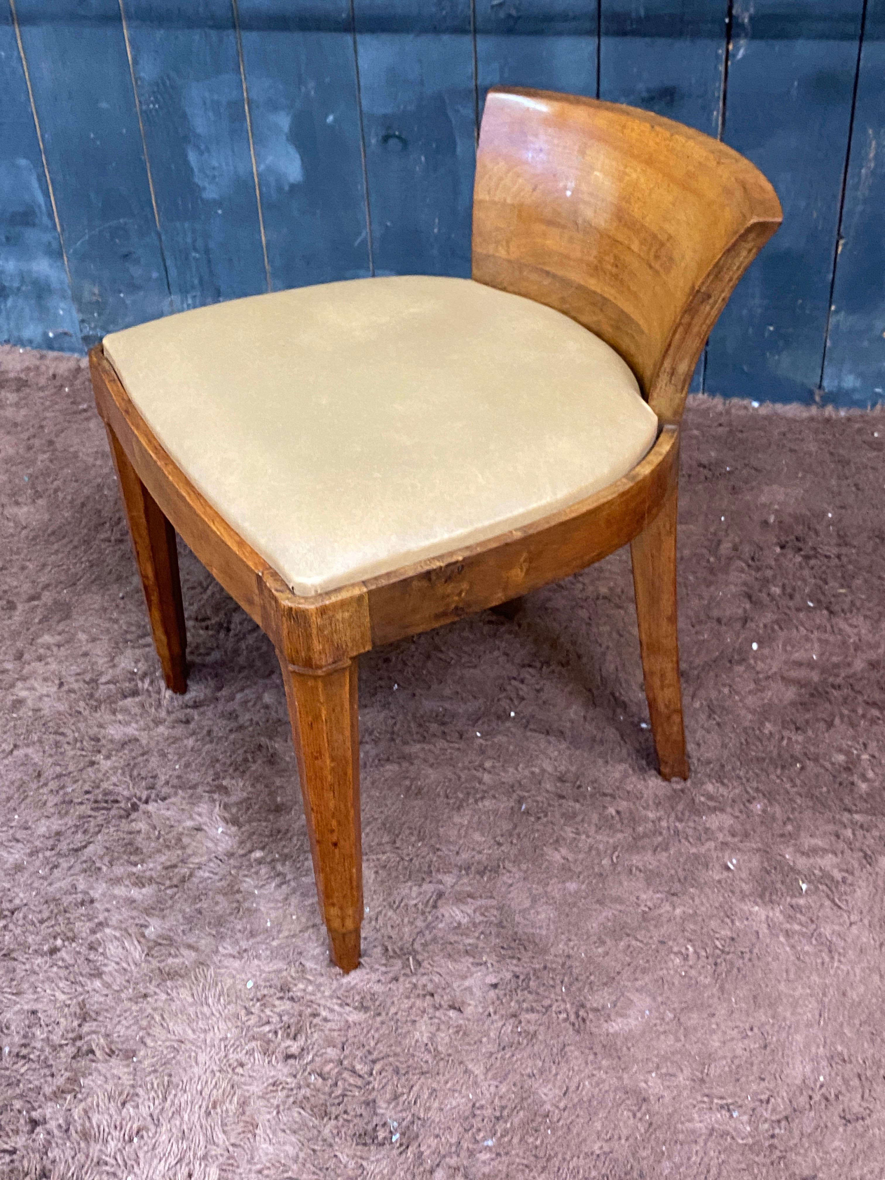 petite chaise d'appoint art déco en noyer massif, vers 1930 en vente 1