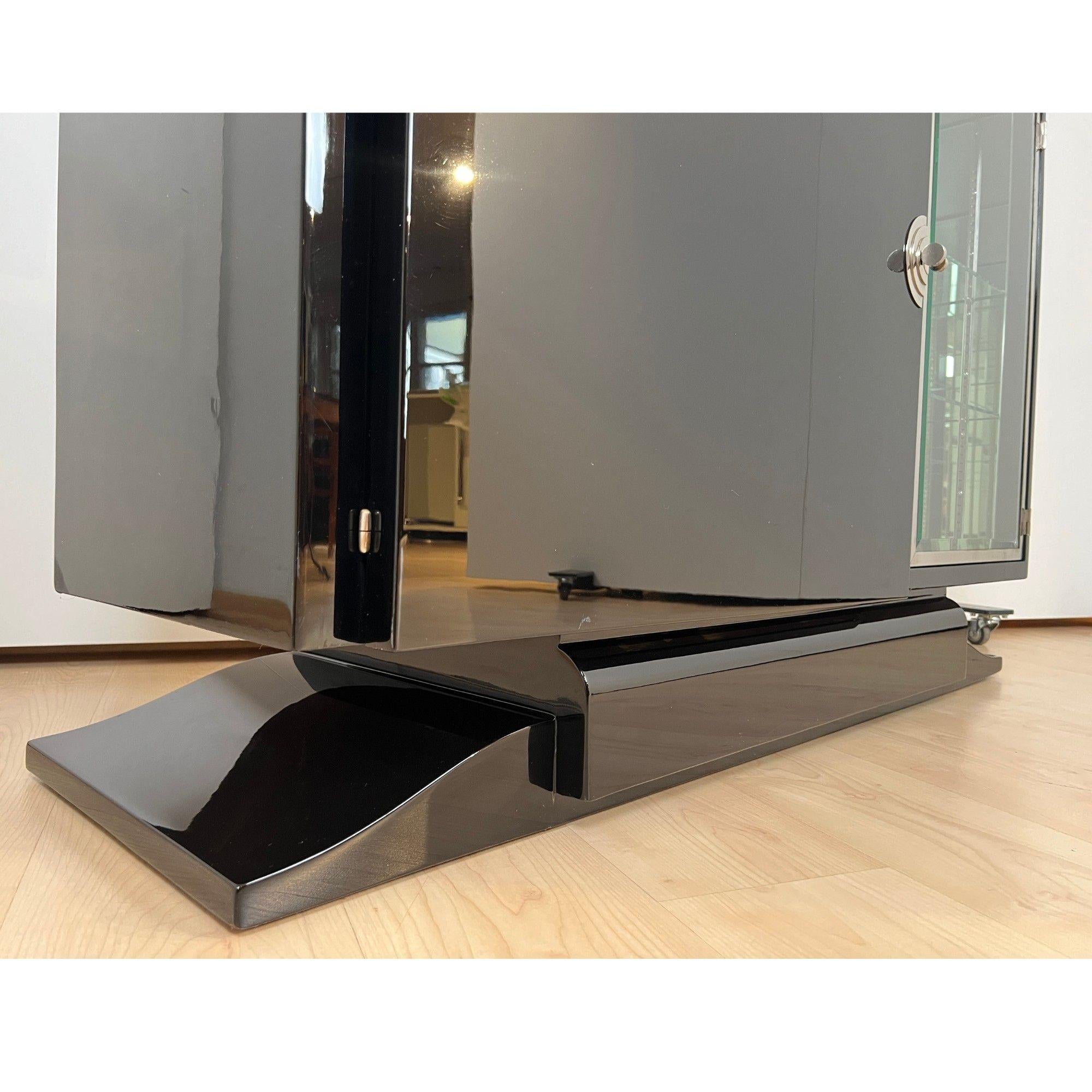 Small Art Deco Sideboard with Vitrine, Black Lacquer, Chrome, France circa 1930 In Good Condition In Regensburg, DE