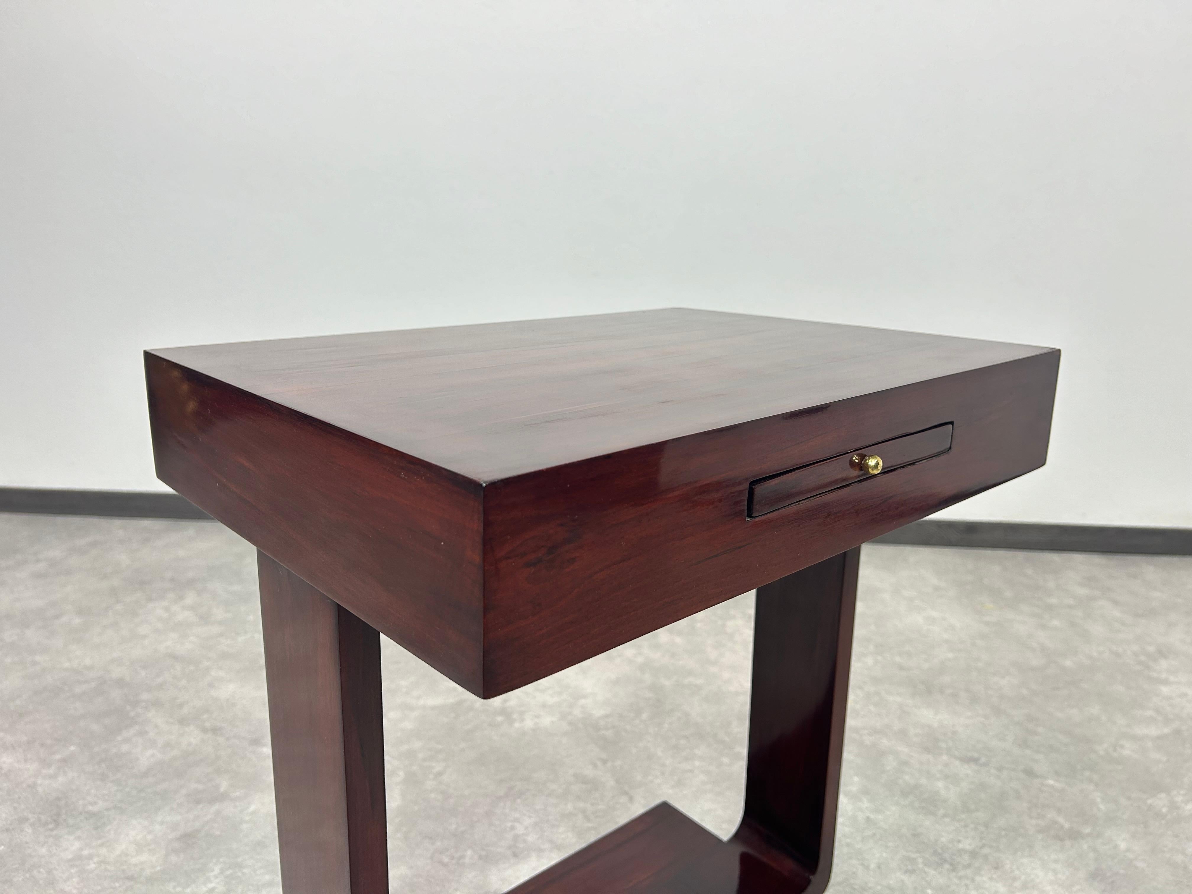 Début du 20ème siècle Petite table à fumer art déco en vente