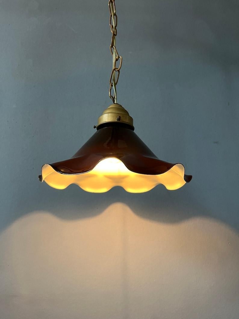 Small Art Deco Style Flower Shaped Pendant Lamp in Red/Brown Colour, 1970s In Excellent Condition For Sale In ROTTERDAM, ZH