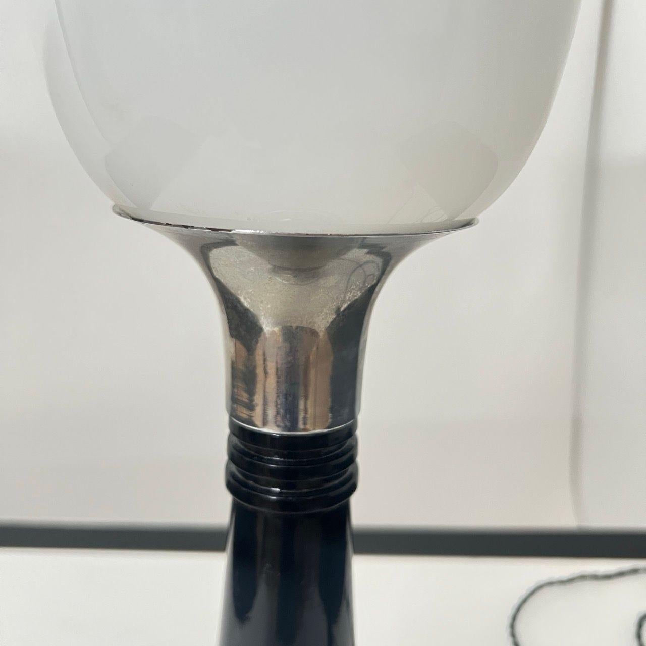 Small Art Deco Table Lamp, Black Lacquer and Chrome, Glass, France circa 1930 Francés en venta