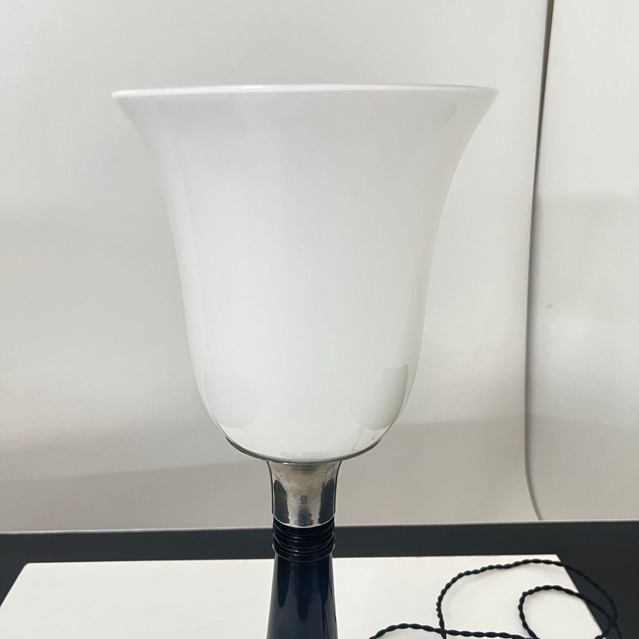 Small Art Deco Table Lamp, Black Lacquer and Chrome, Glass, France circa 1930 Ennegrecido en venta