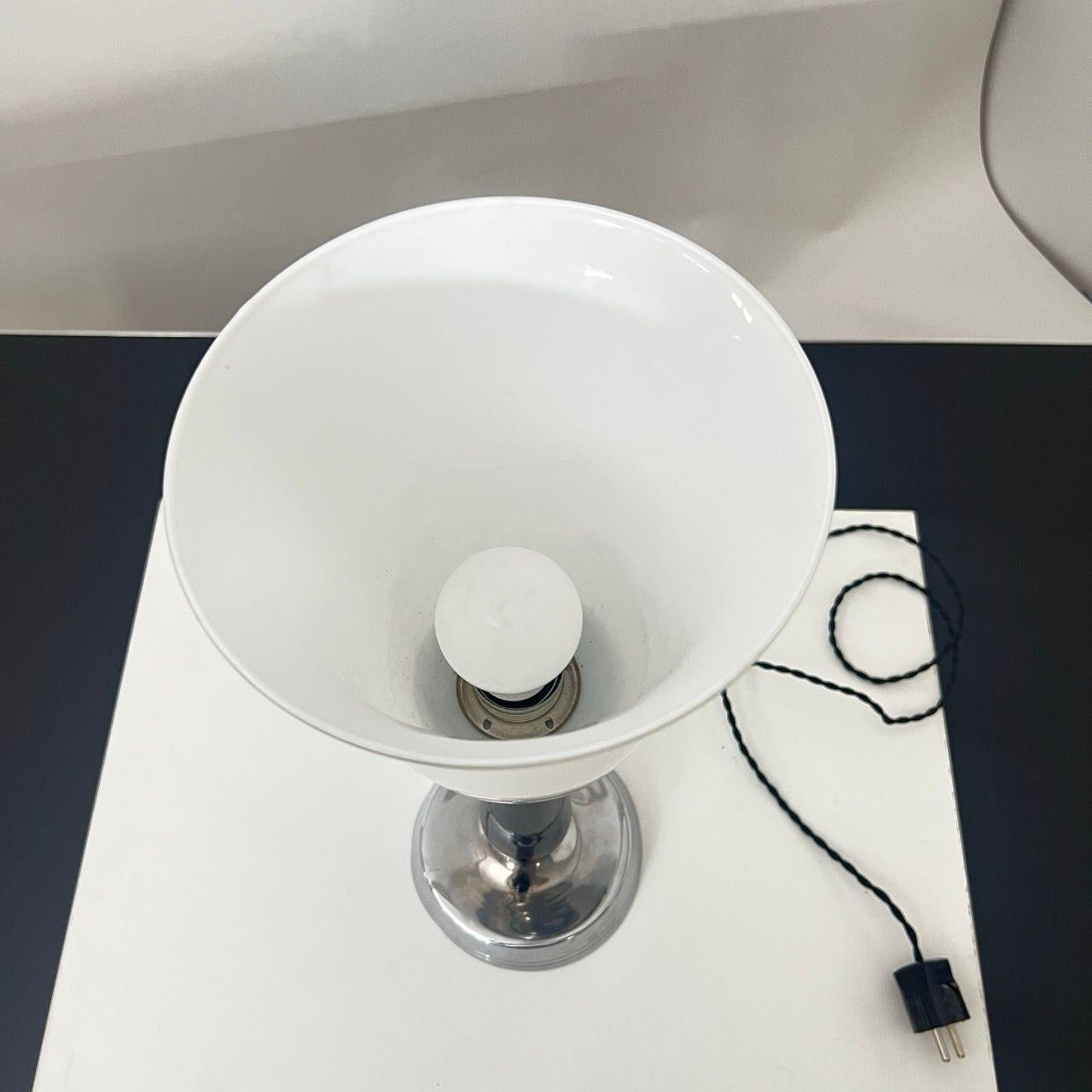 Small Art Deco Table Lamp, Black Lacquer and Chrome, Glass, France circa 1930 en Bueno estado para la venta en Regensburg, DE