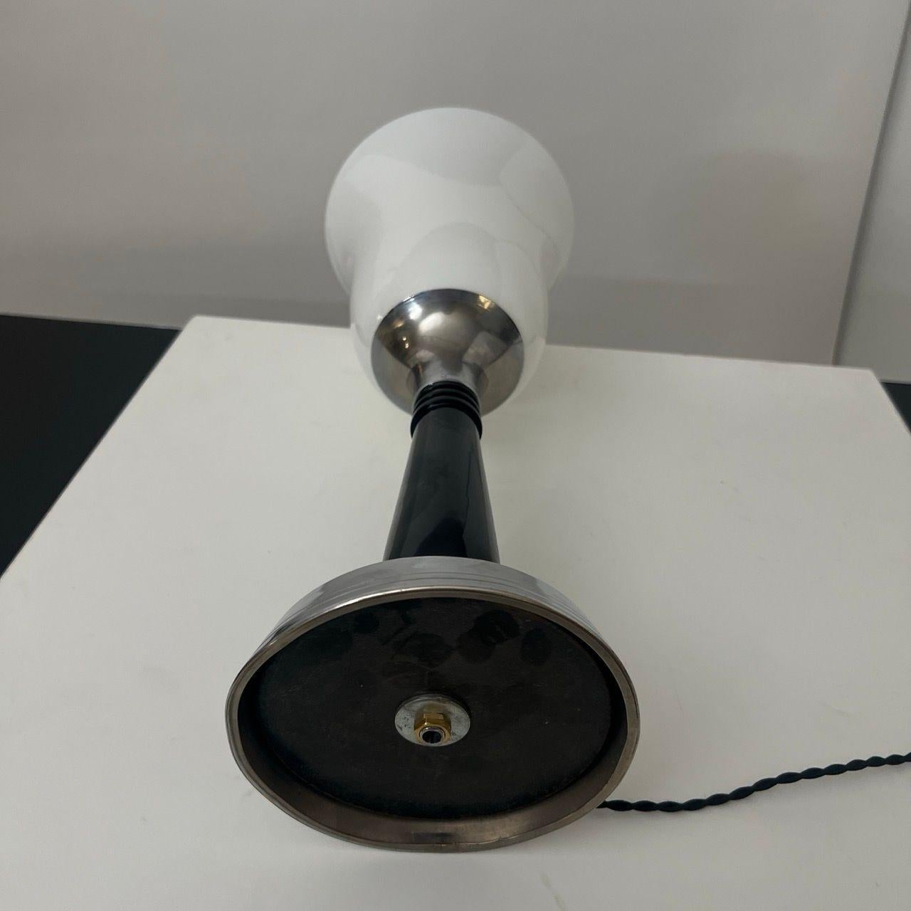 Small Art Deco Table Lamp, Black Lacquer and Chrome, Glass, France circa 1930 en venta 1