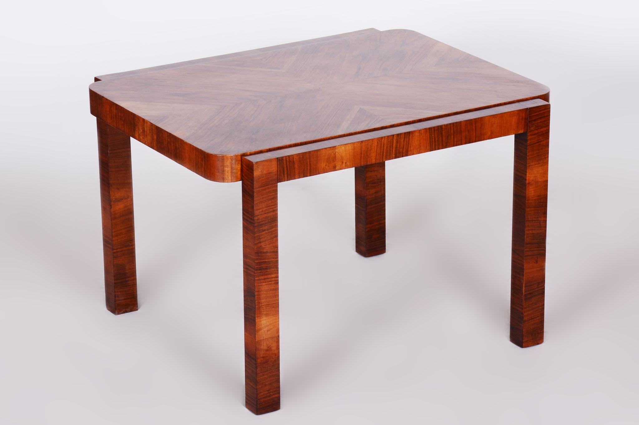 Small Art Deco Table, Made by Thonet, Walnut, Czechia, 1930s, Fully Restored For Sale 1
