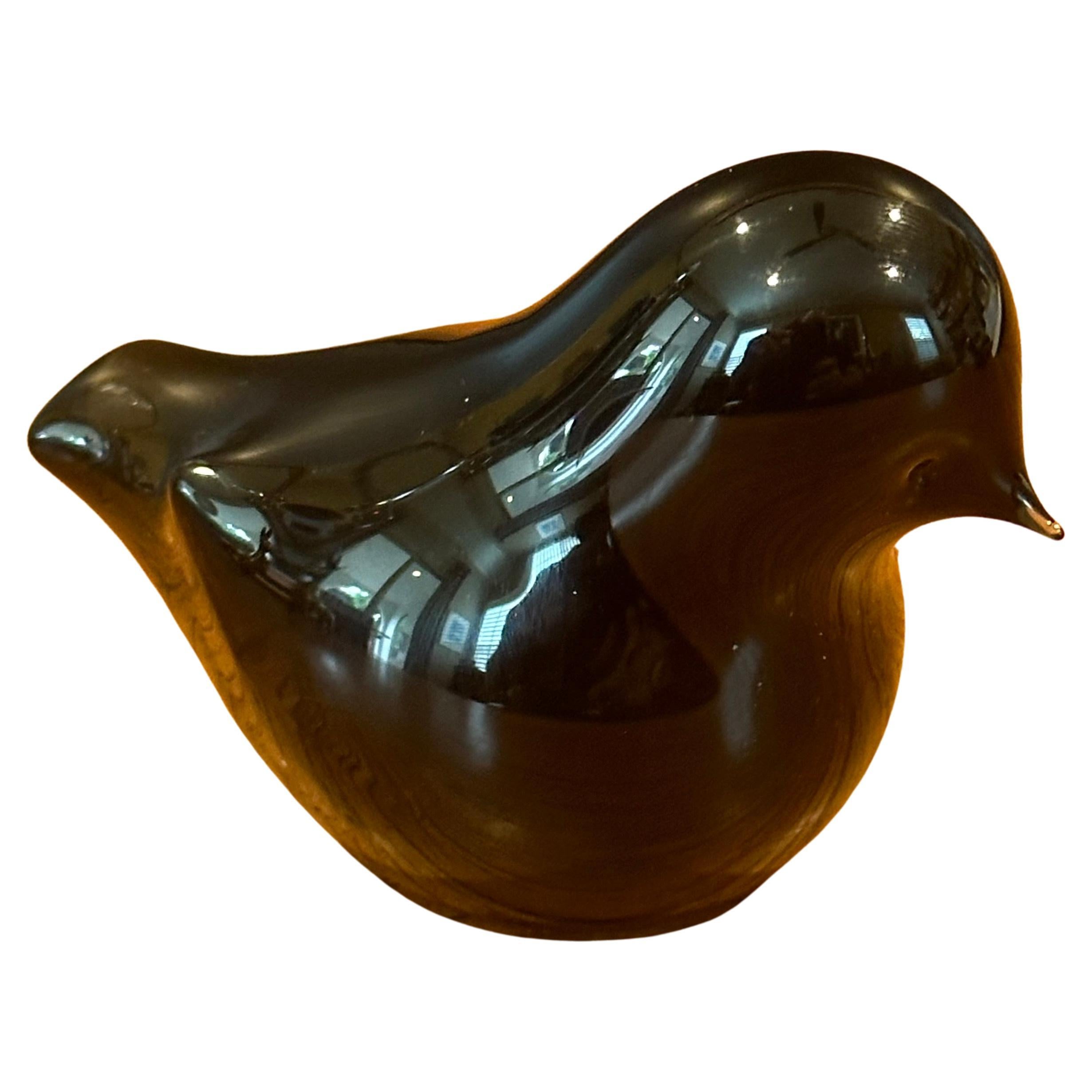 Briefbeschwerer/Skulptur aus Kunstglas mit Vogel aus Kunstglas von Nuutajarvi aus Finnland