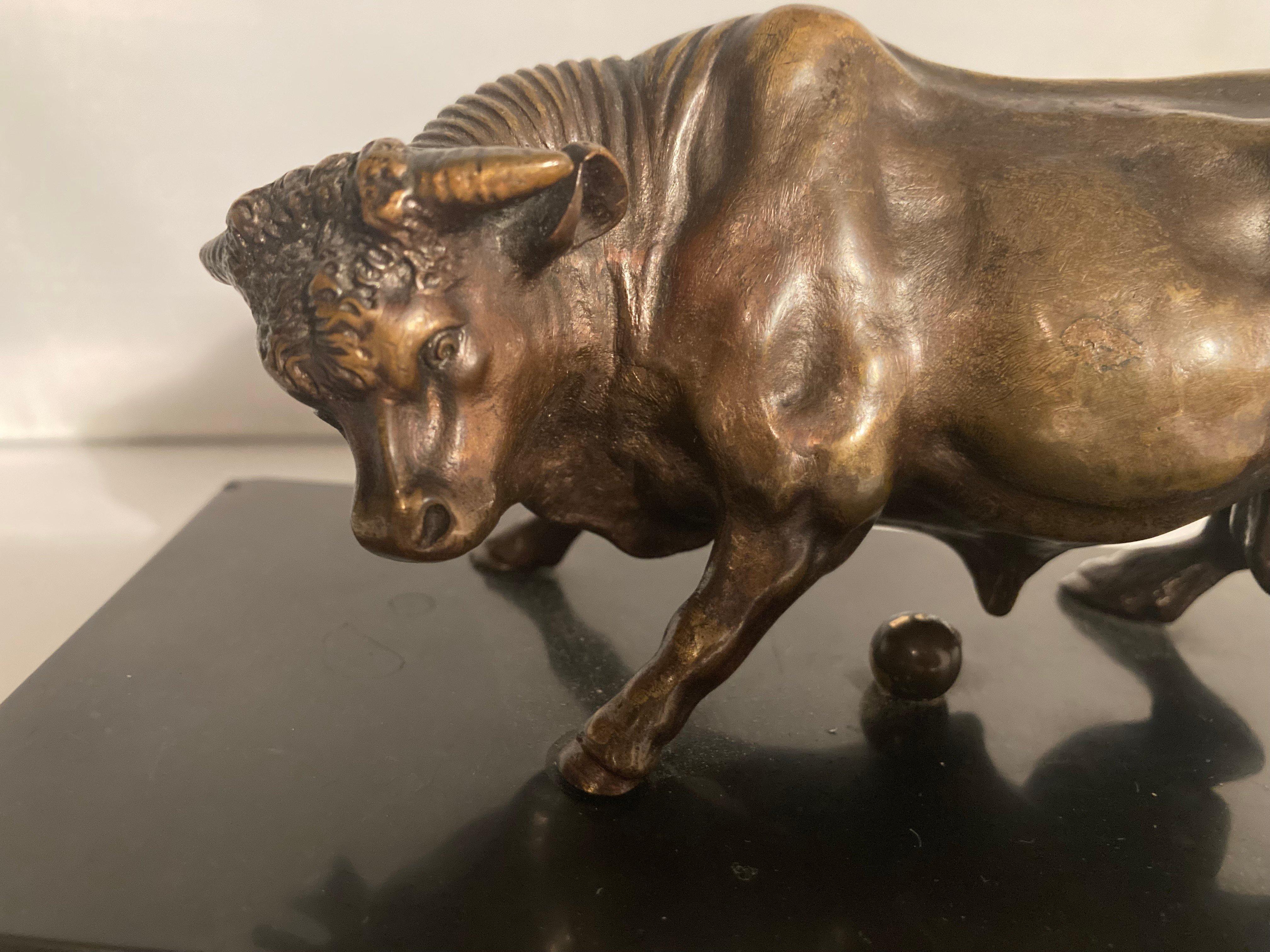 Kleine Jugendstil-Bronzefigur „Bull“ aus Bronze auf einem schwarzen Marmorsockel. Frankreich 1915er im Angebot 3