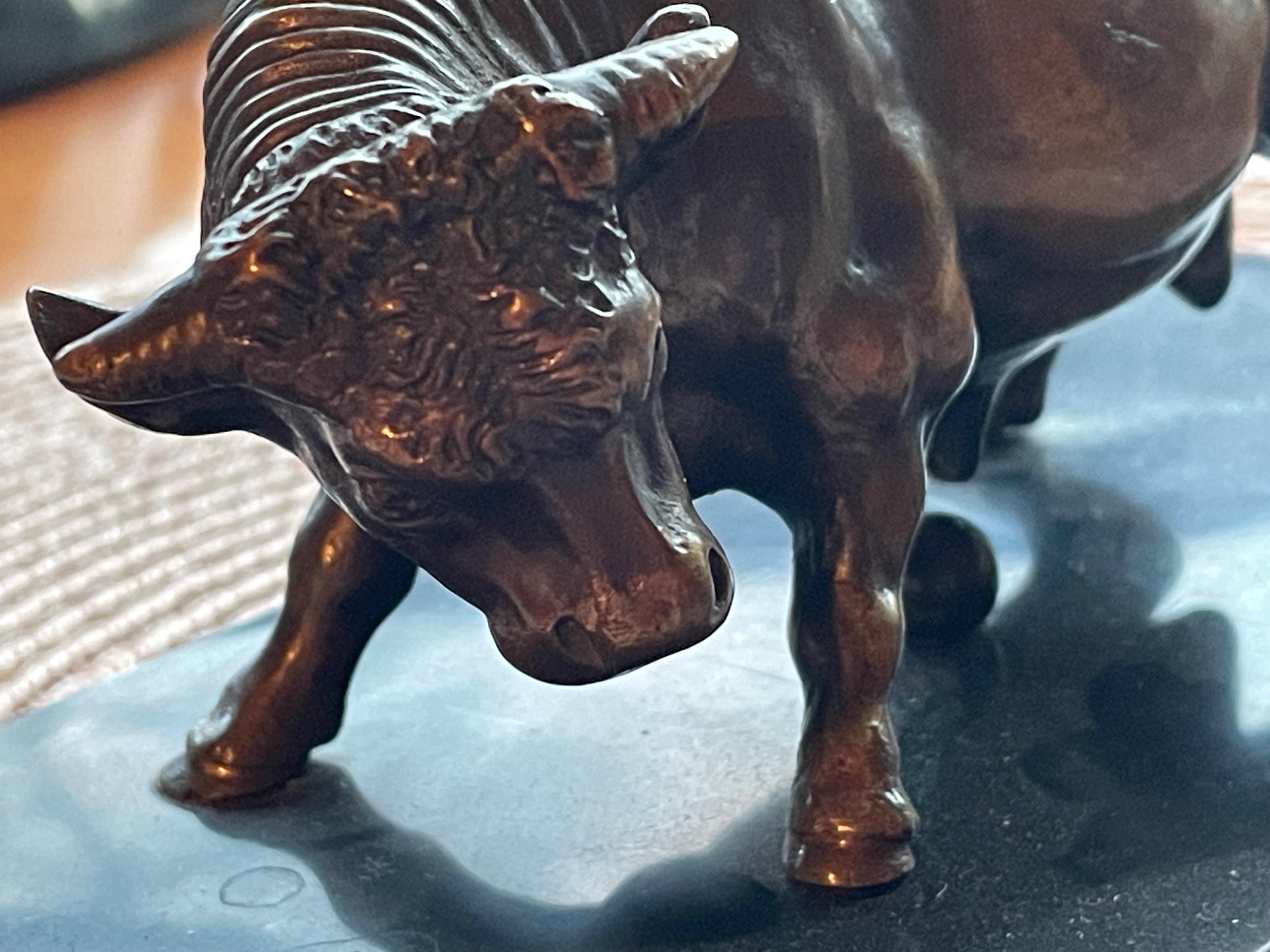 Kleine Jugendstil-Bronzefigur „Bull“ aus Bronze auf einem schwarzen Marmorsockel. Frankreich 1915er im Angebot 6