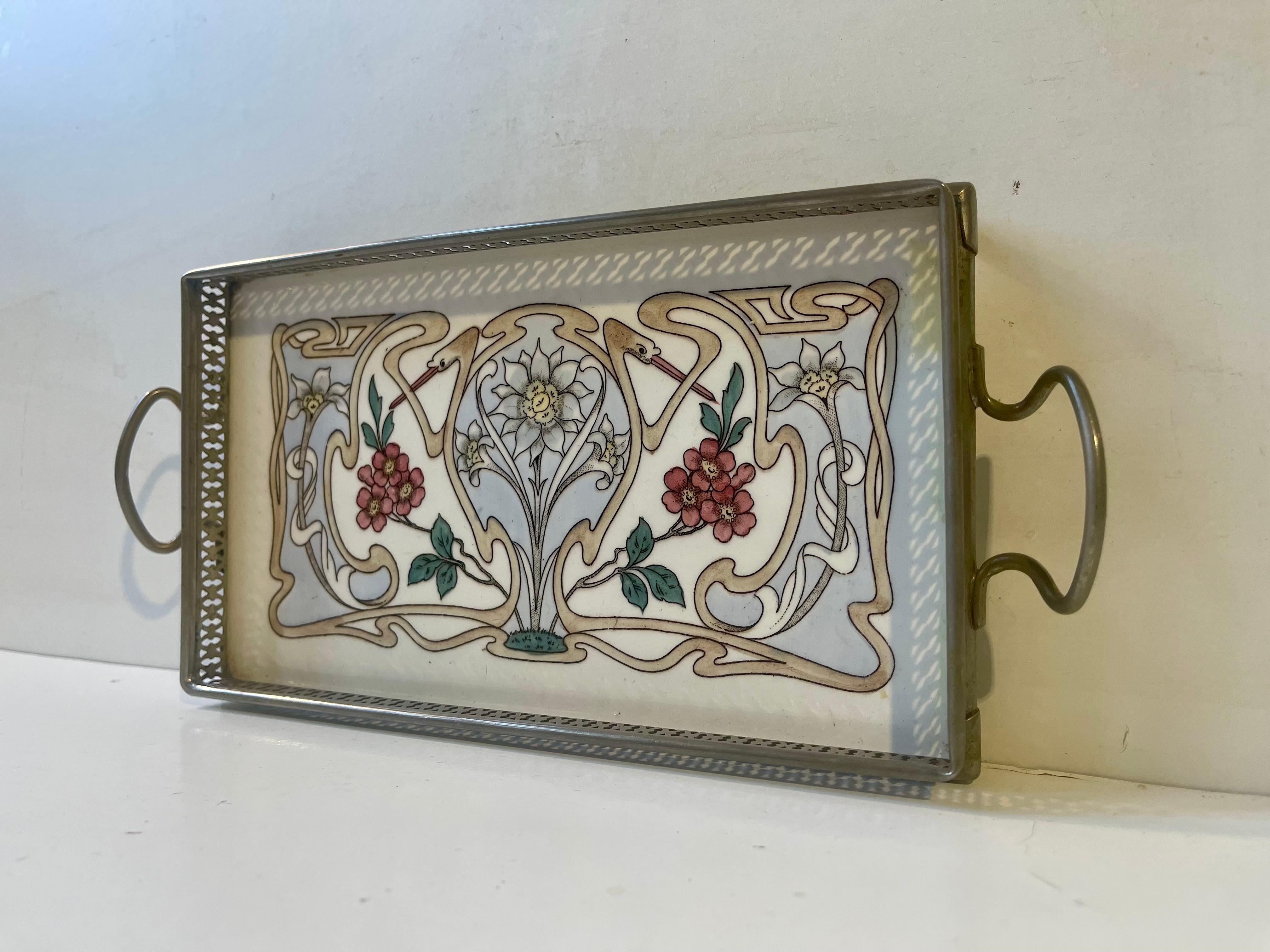 Kleines Jugendstil-Porzellan-Tablett m. Handbemaltes Swan-Motiv  (20. Jahrhundert) im Angebot