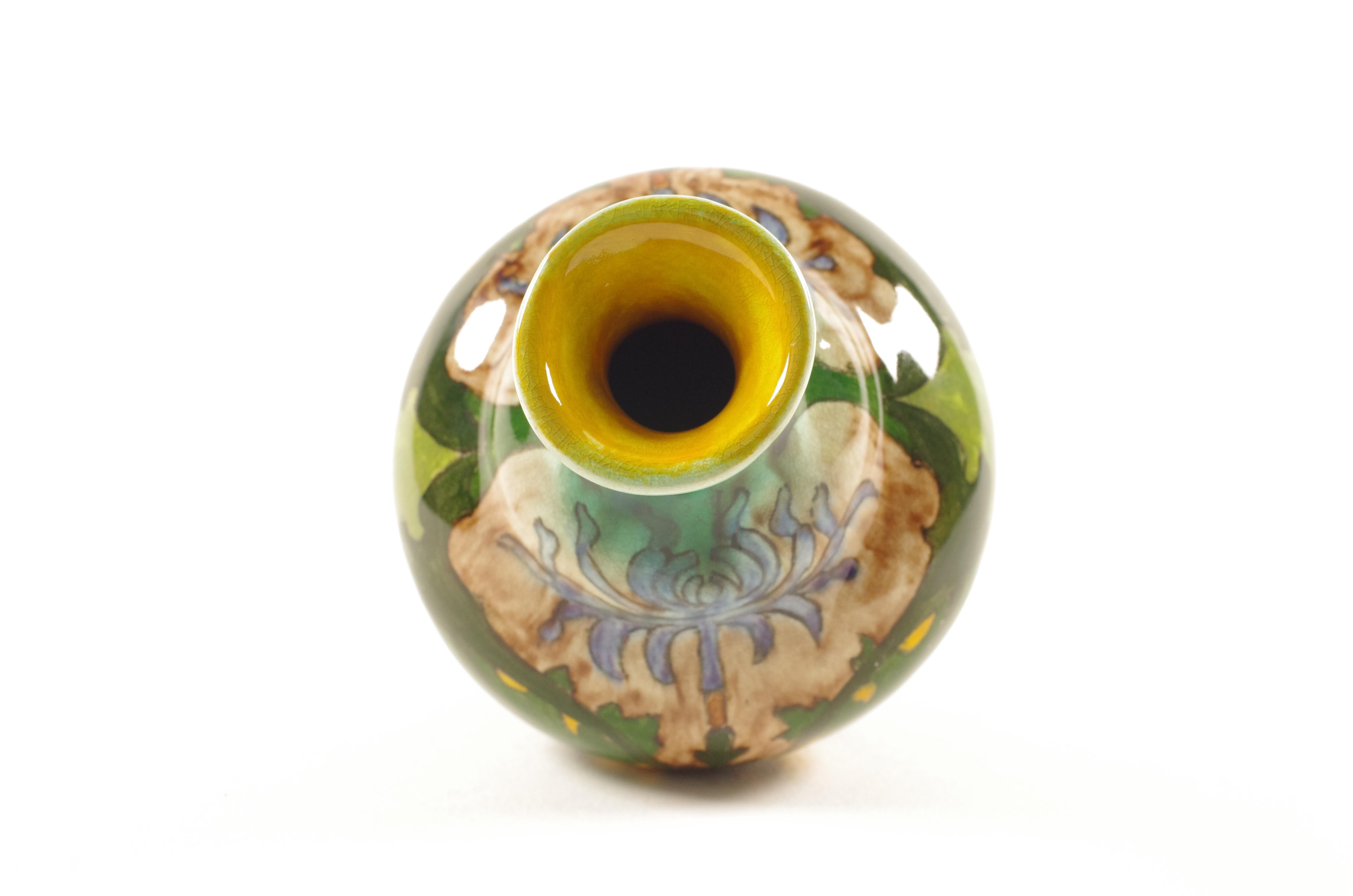 Petit vase Art Nouveau, N.S.A. Brantjes & Co, Purmerend, Model 1100, Decor A en vente 4