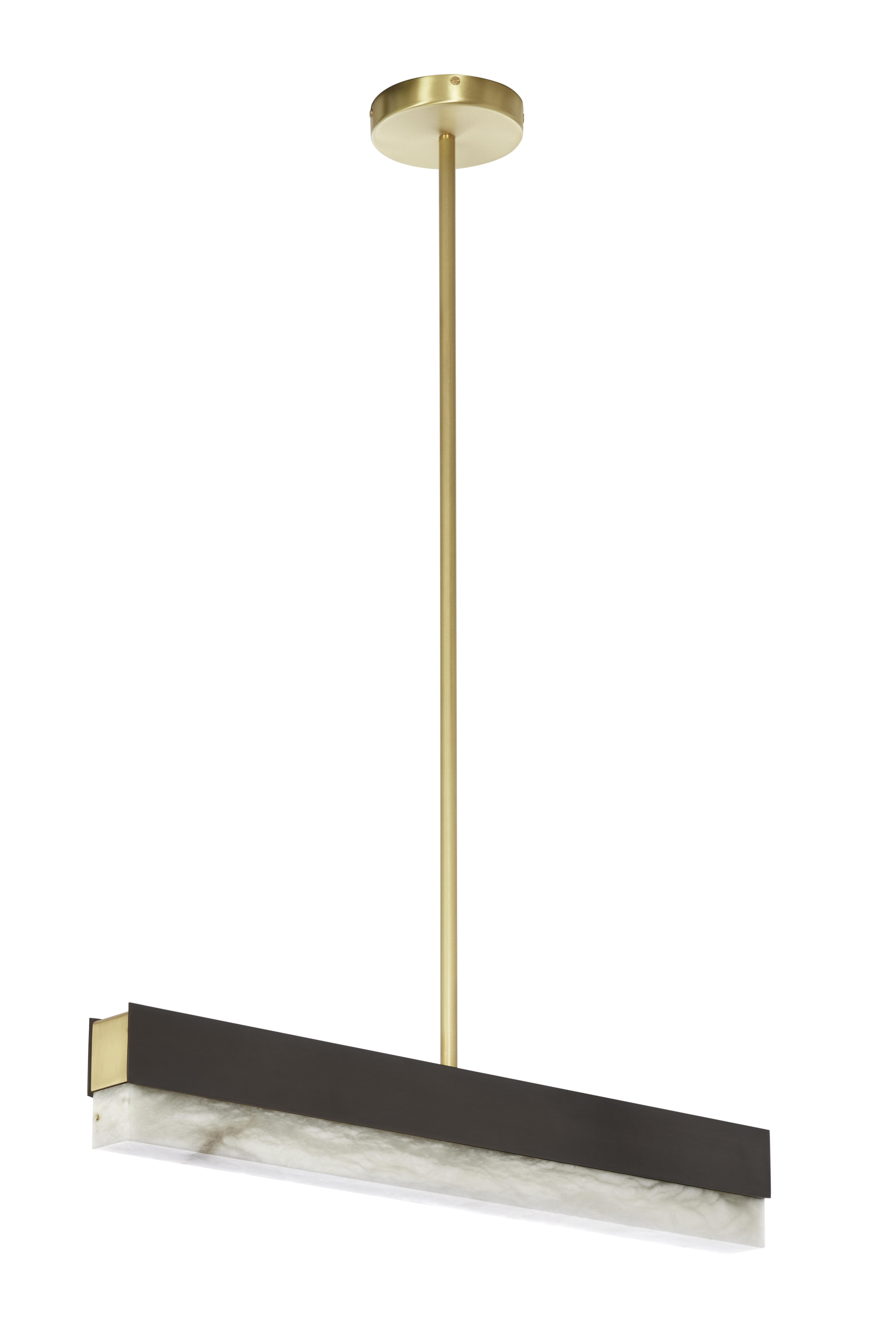 Petite lampe suspendue Artés de CTO Lighting
Matériaux : Bronze, albâtre adouci, rosace et détails en laiton satiné.
Dimensions : 61 x H min 14 cm

Toutes nos lampes peuvent être câblées en fonction de chaque pays. Si elle est vendue aux États-Unis,
