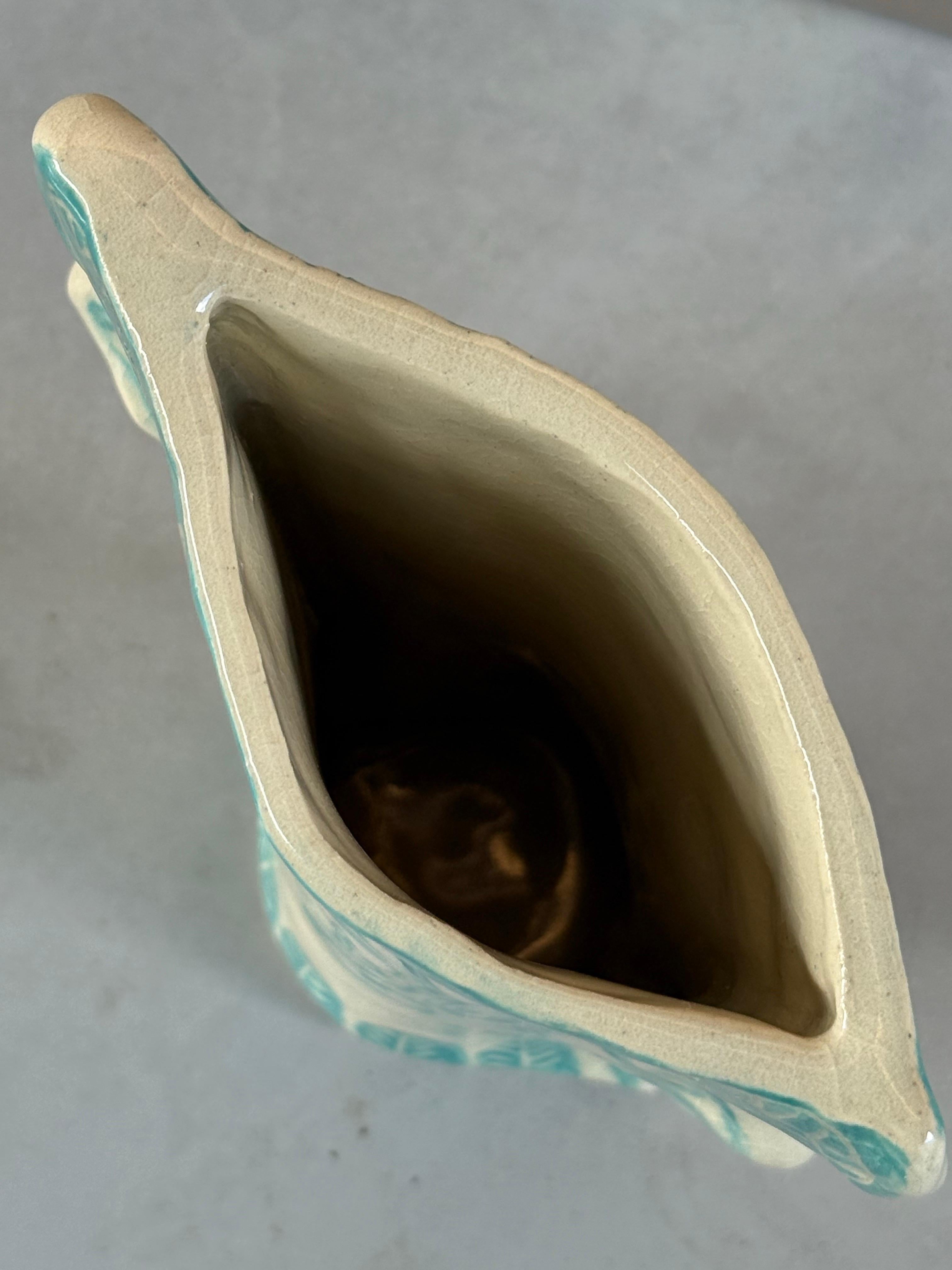 Piccolo vaso artigianale a forma di faccia femminile in vendita 1