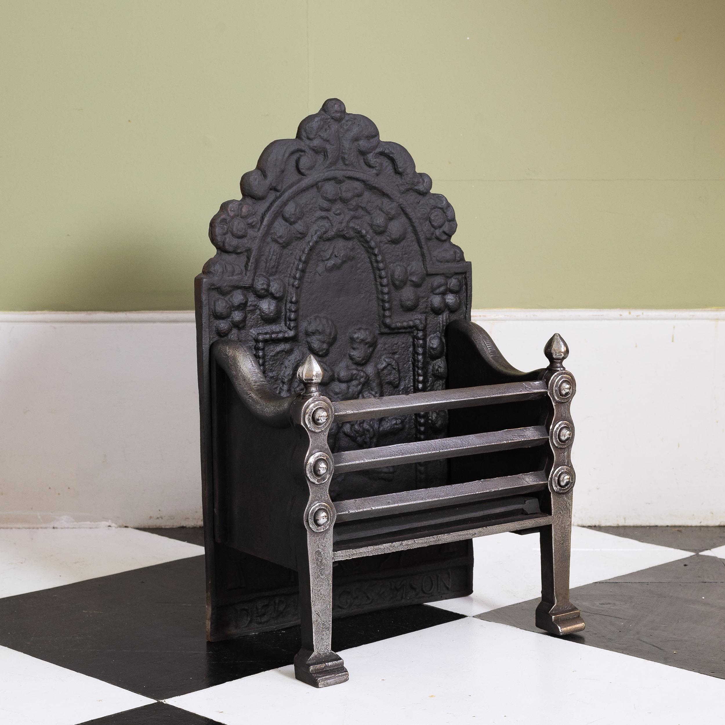 Britannique Petite grille de cheminée Arts and Crafts en vente