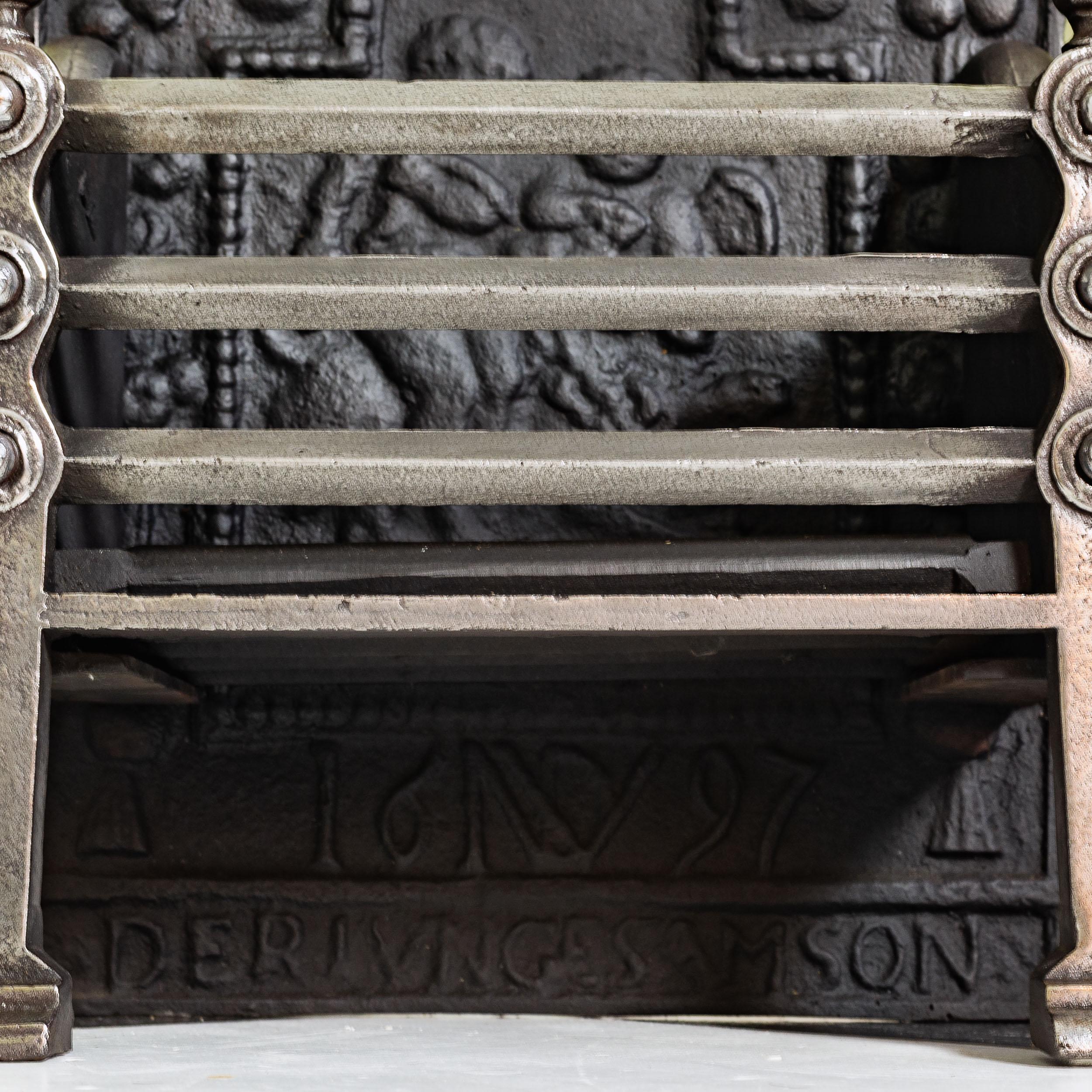 XIXe siècle Petite grille de cheminée Arts and Crafts en vente