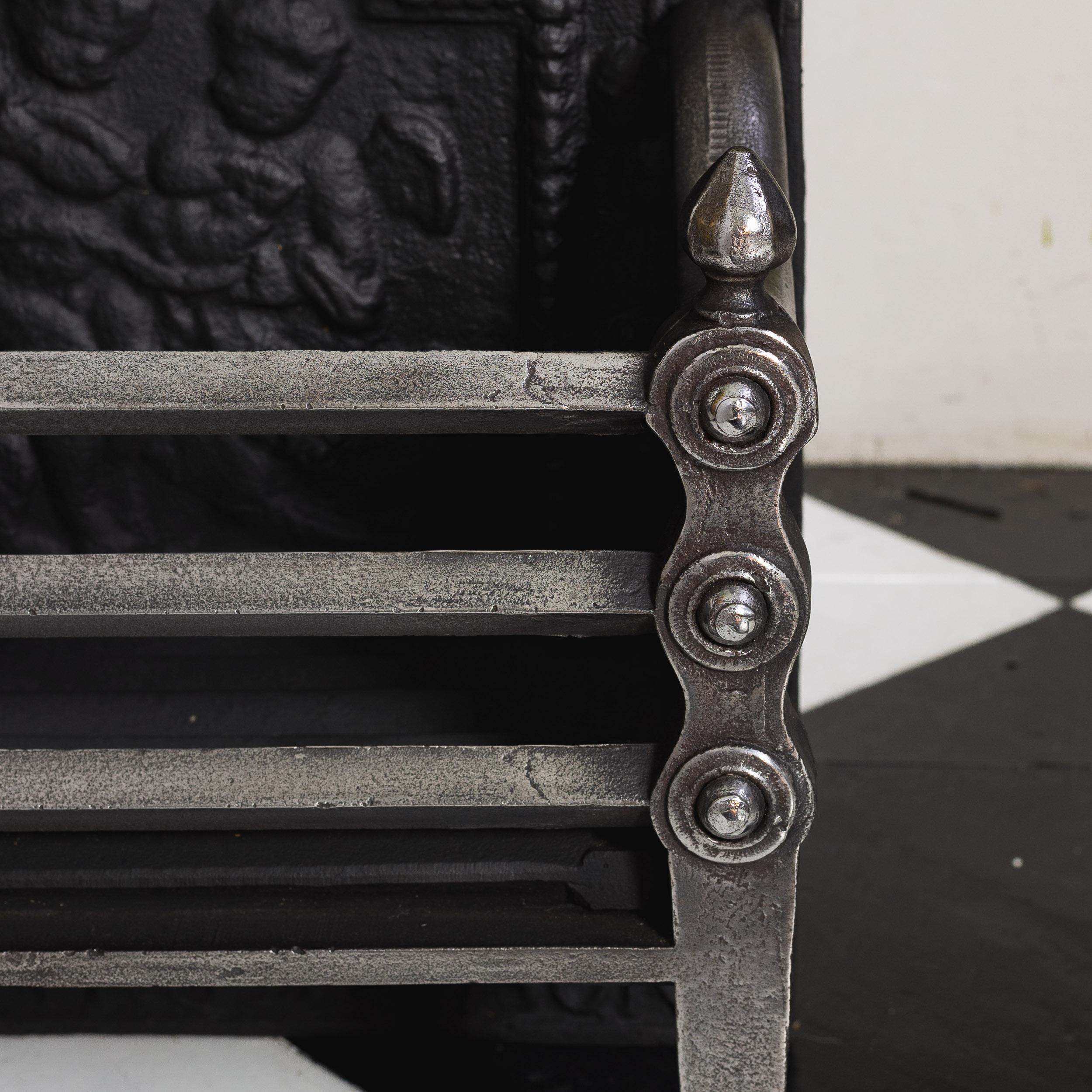 Fer Petite grille de cheminée Arts and Crafts en vente