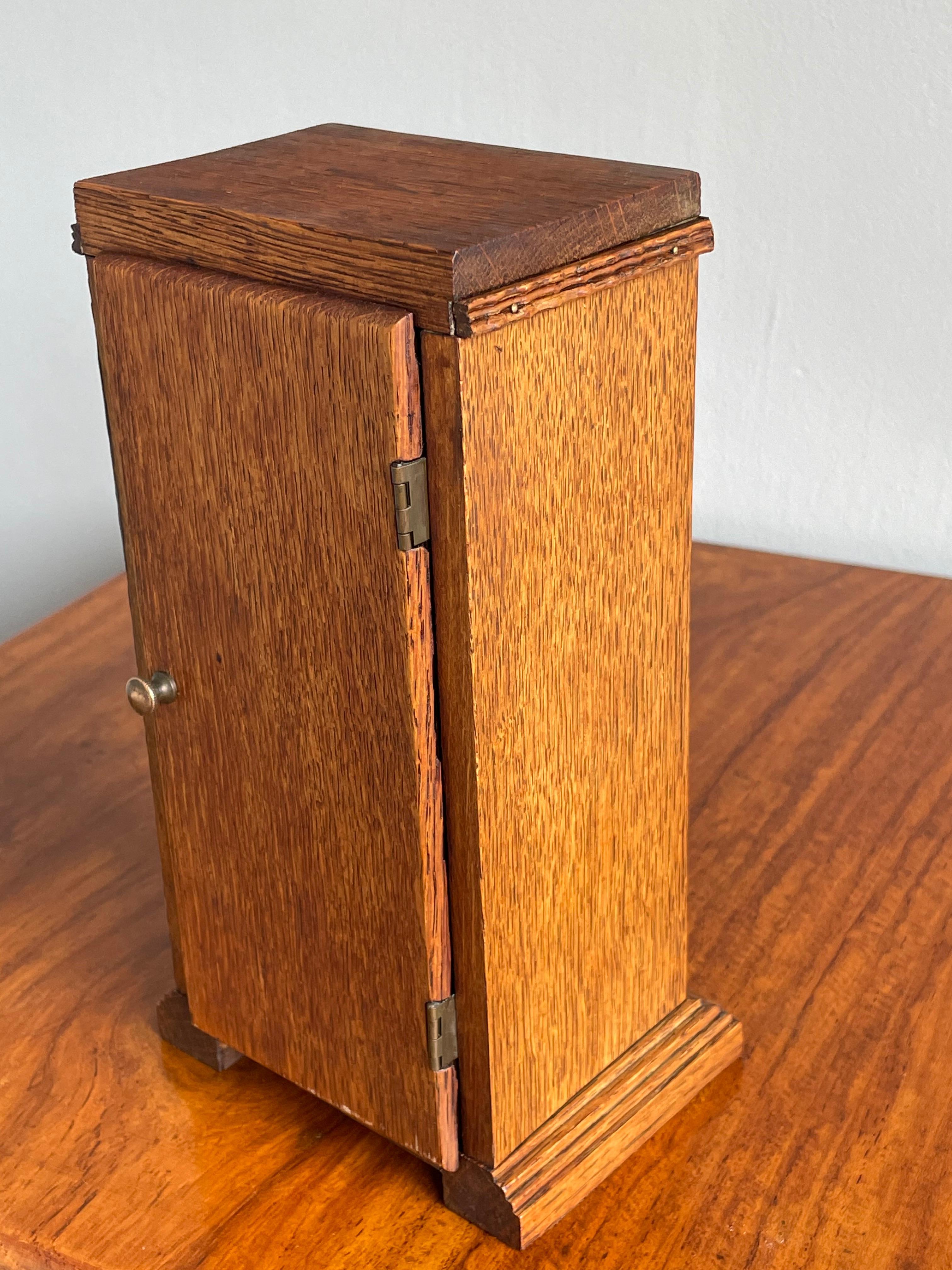 Small Arts & Crafts Table or Desk Clock with Beveled Glass and Brass Metalwork 6