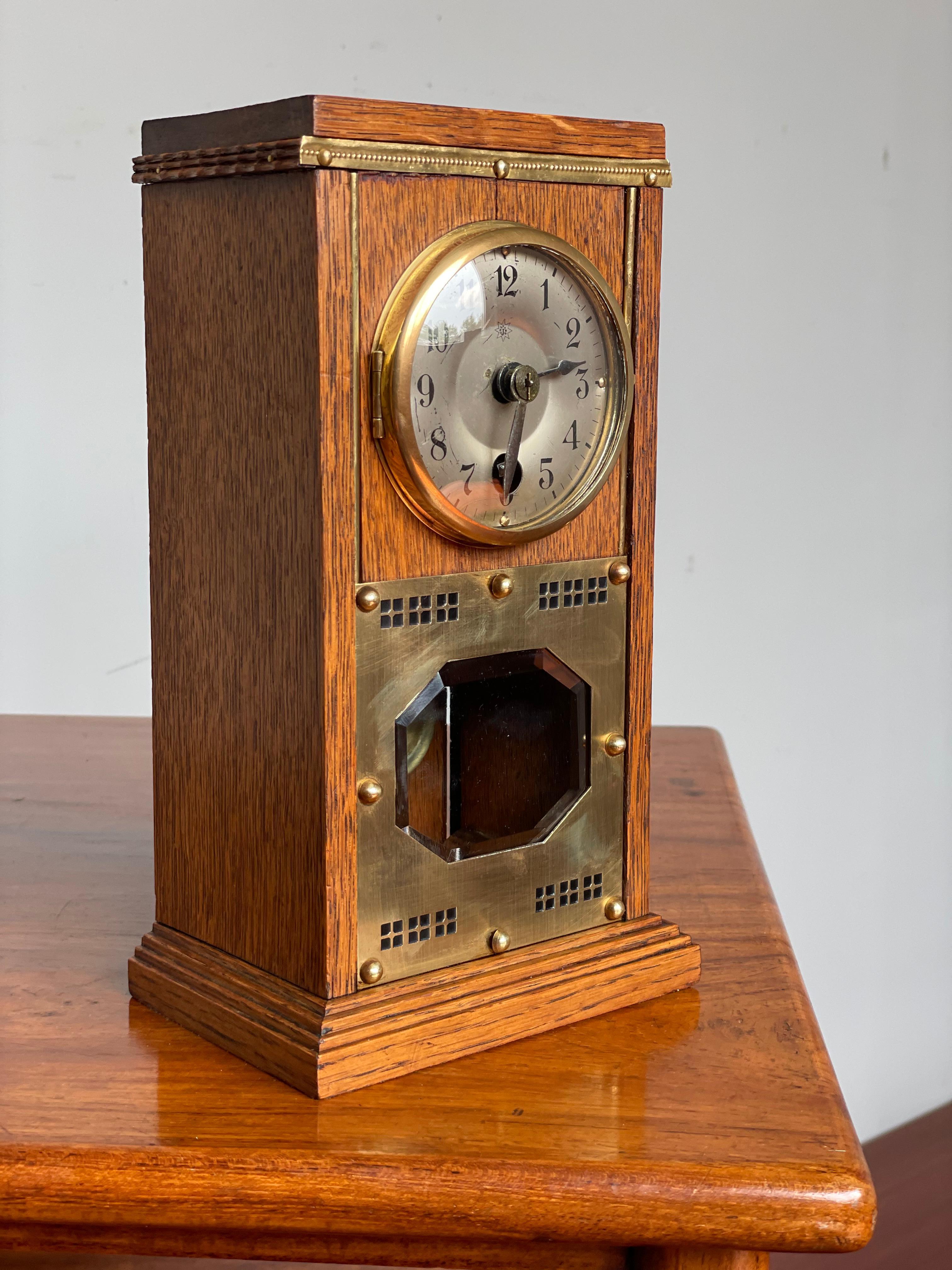 Small Arts & Crafts Table or Desk Clock with Beveled Glass and Brass Metalwork In Good Condition In Lisse, NL