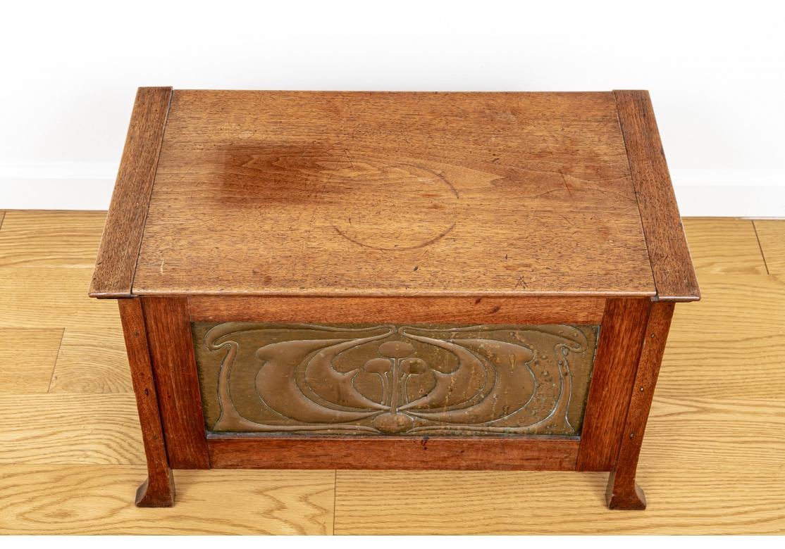 Small Arts & Crafts Lidded Chest with Copper Panels In Fair Condition For Sale In Bridgeport, CT