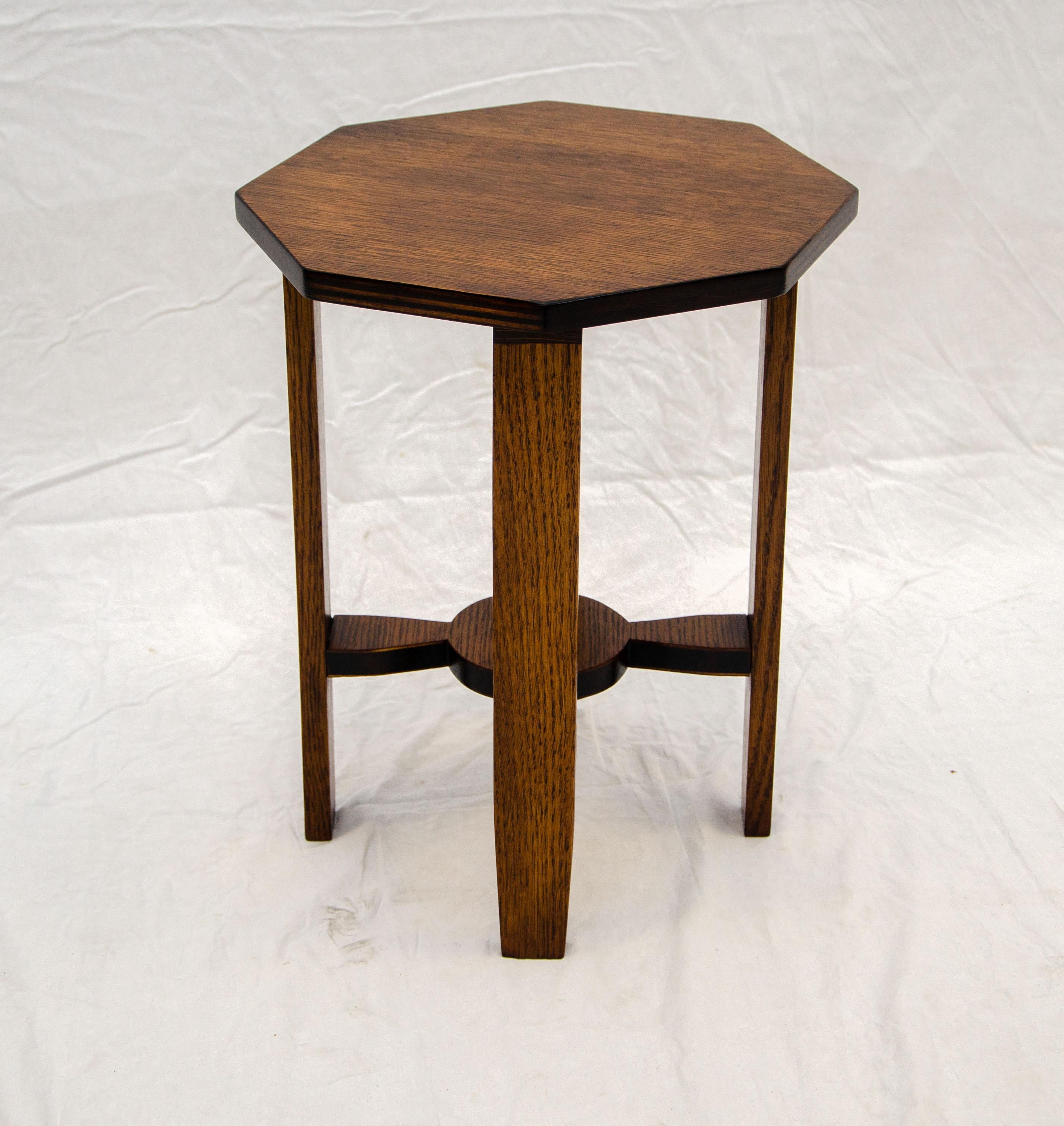 Arts and Crafts Small Arts & Crafts Style Oak Plant Stand / Table