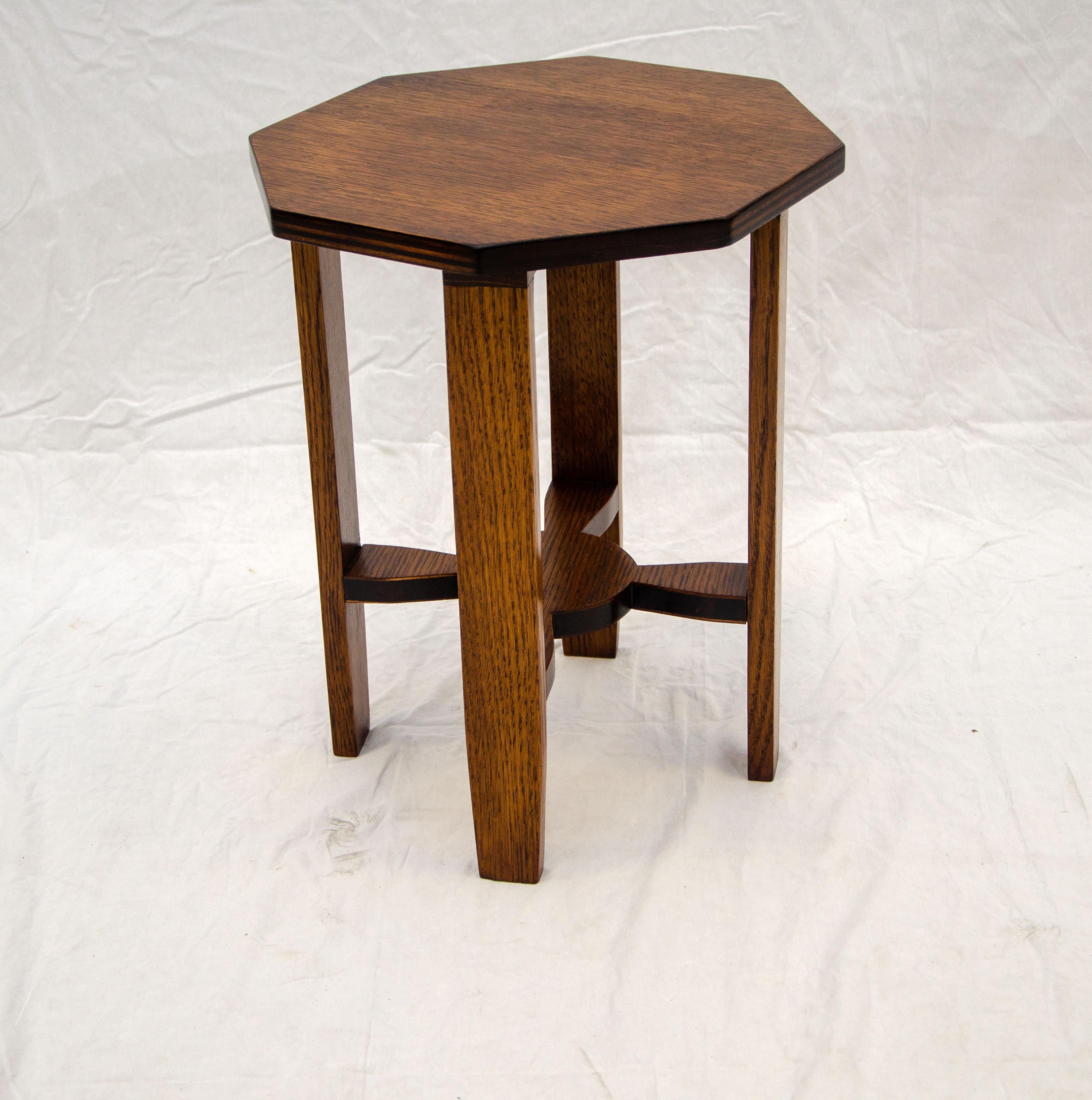 American Small Arts & Crafts Style Oak Plant Stand / Table