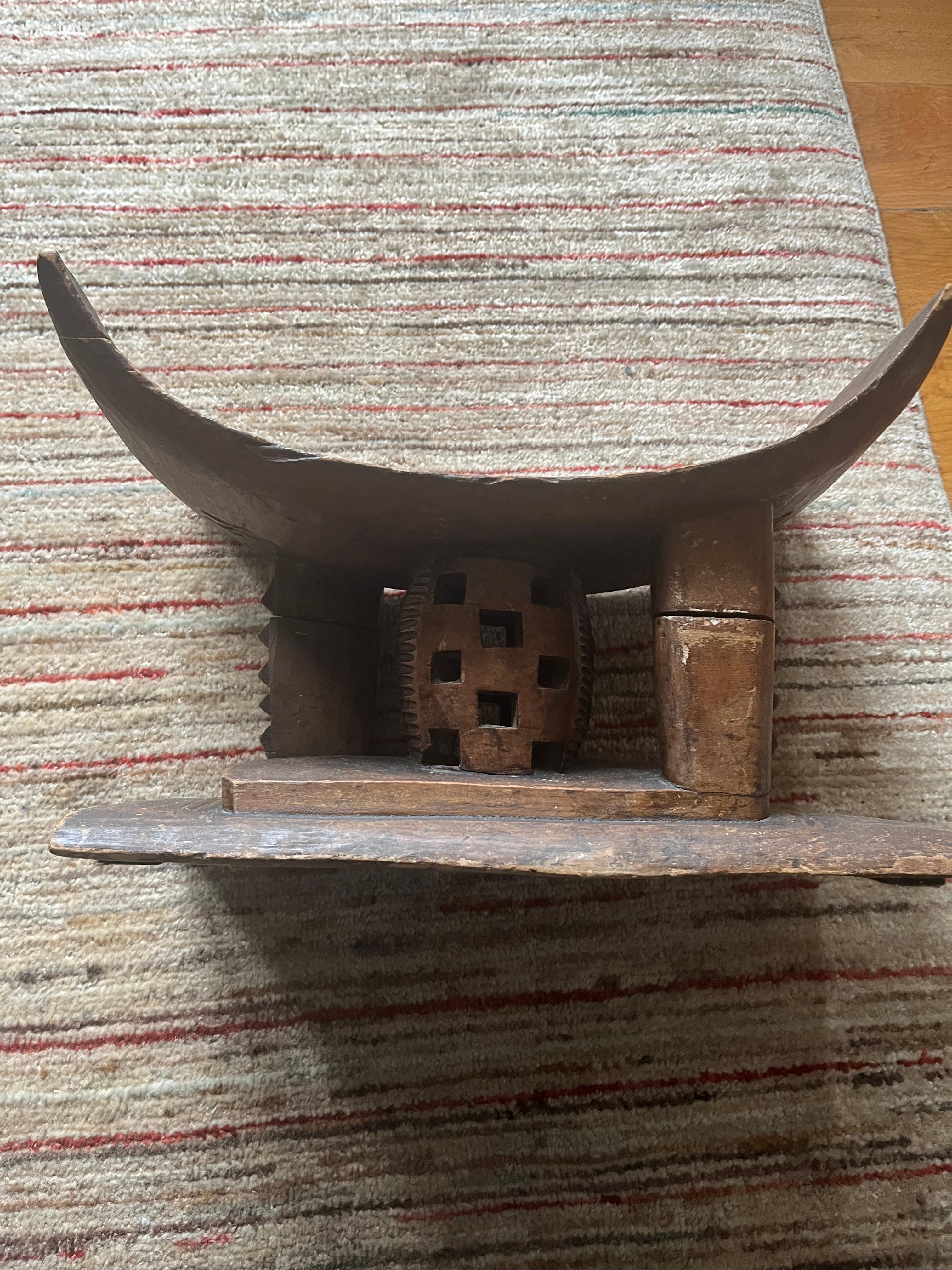 Small Ashanti tribal headrest stool For Sale 2