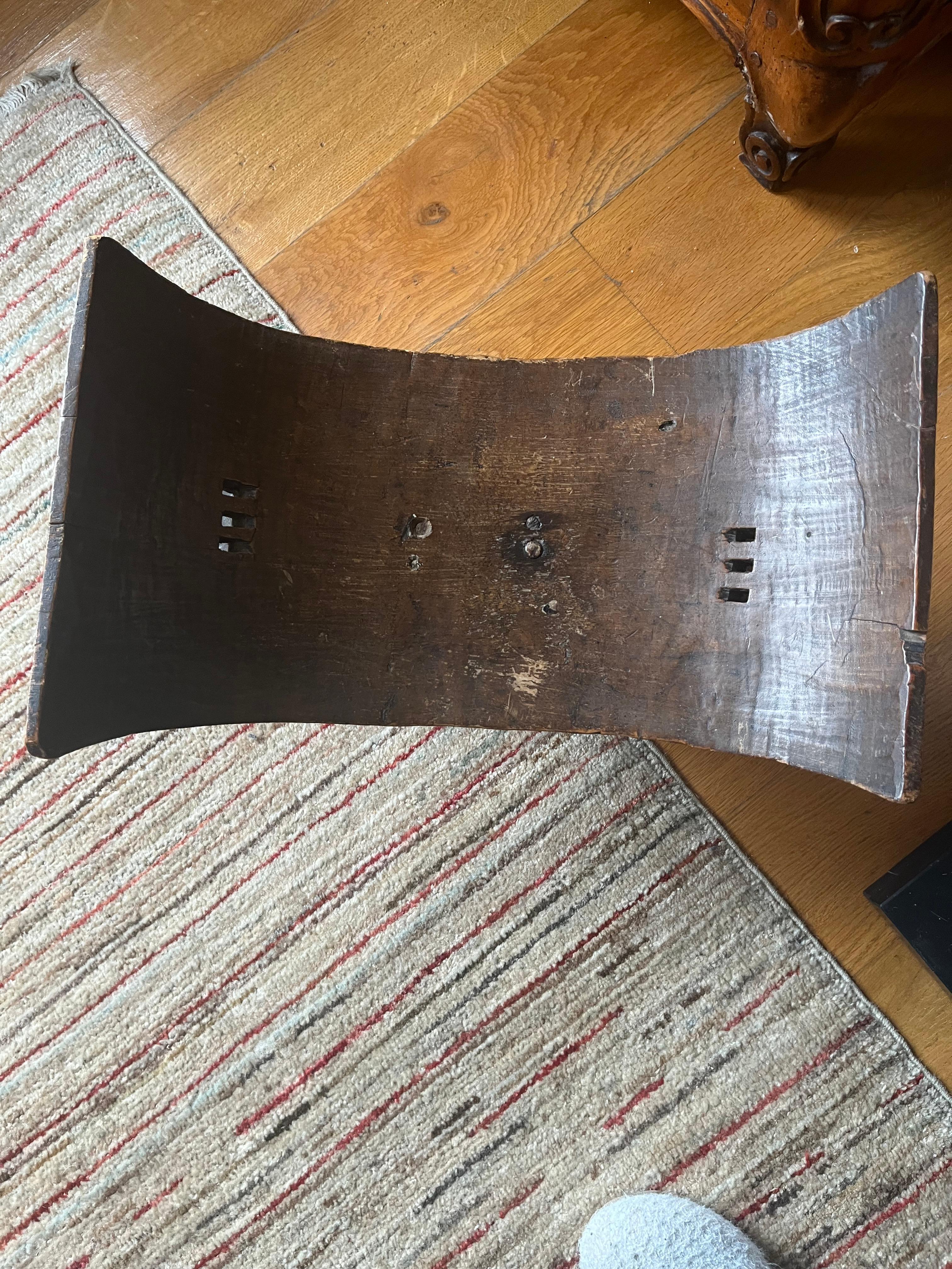 Early 20th Century Small Ashanti tribal headrest stool For Sale