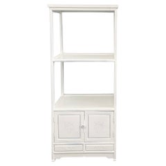 Kleine asiatische Etagere mit Unterschrank in frischem weißen Lack