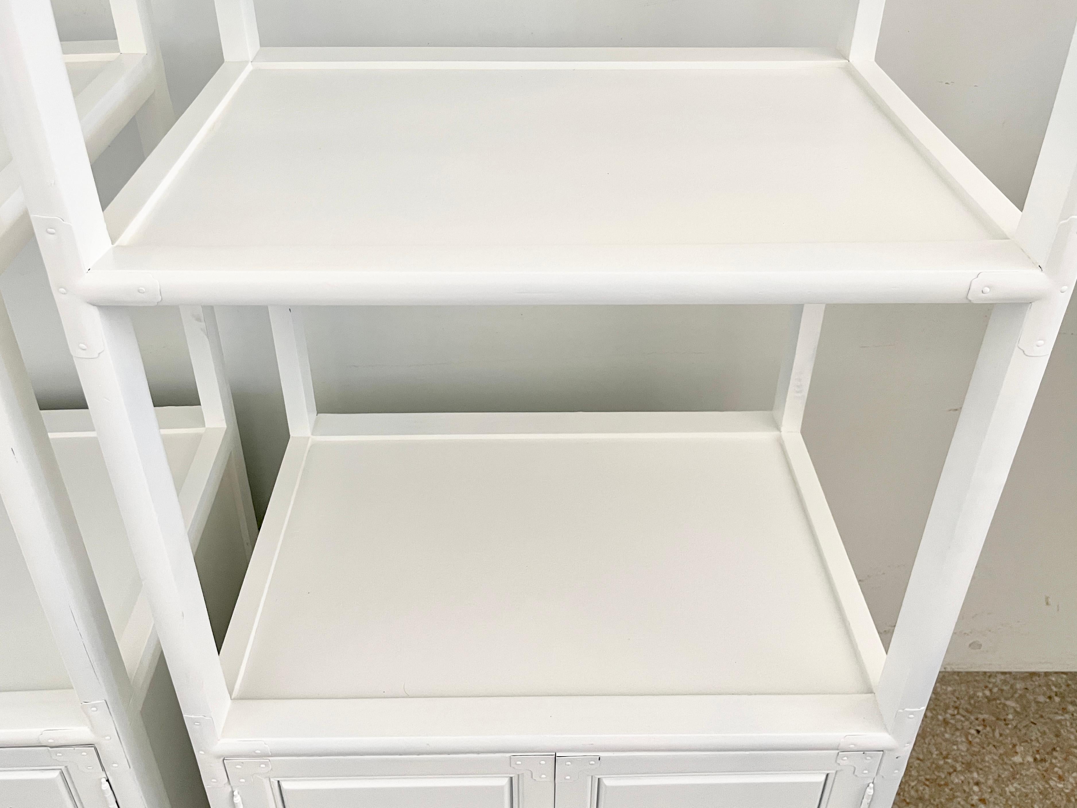 Pair of Small Asian Etageres with Lower Cabinets in Fresh White Lacquer  For Sale 4