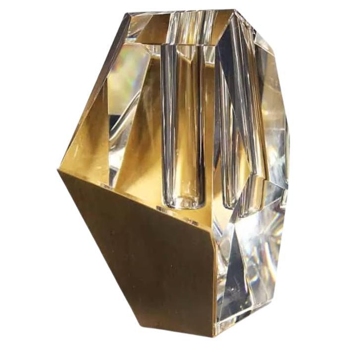 Kleine asymmetrische Kristallvase mit Messing-Akzenten von Dainte