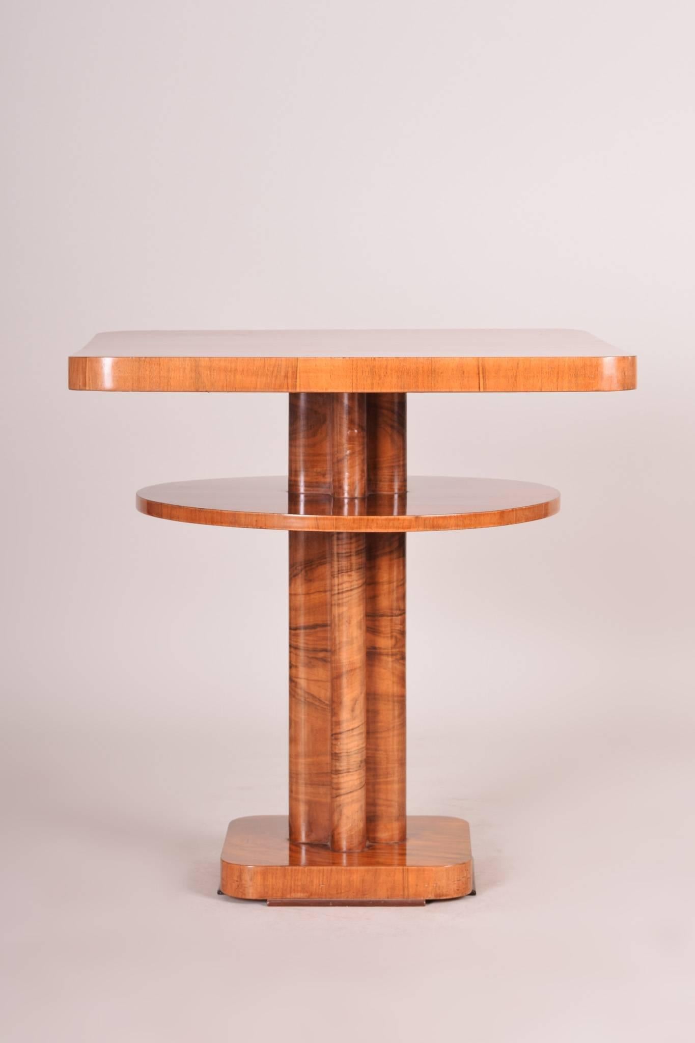 Art Deco table, Austria
Completely restored.
Material: Walnut.