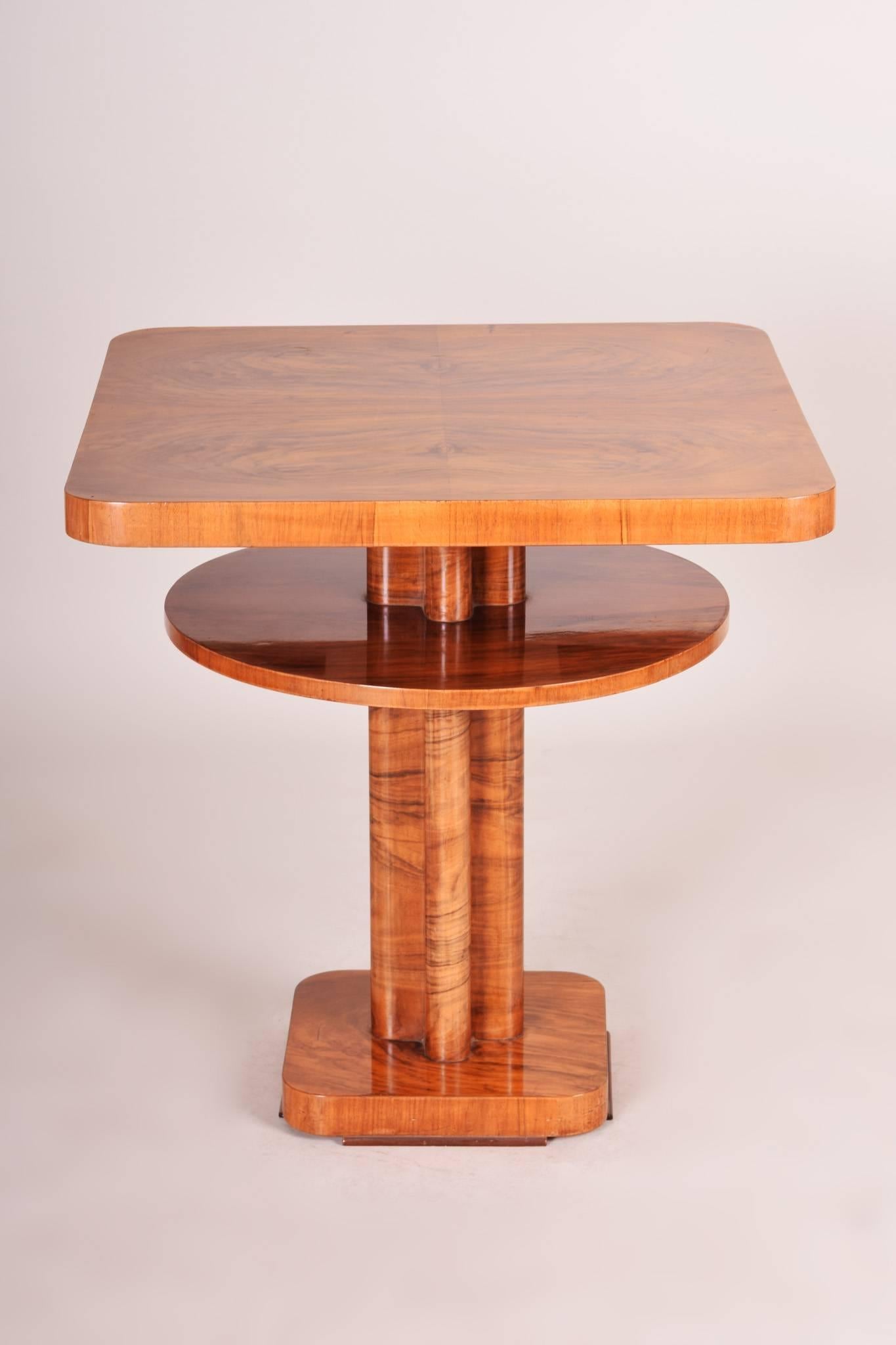 Small Austrian Art Deco Walnut Table, Period 1930-1939 In Excellent Condition In Horomerice, CZ