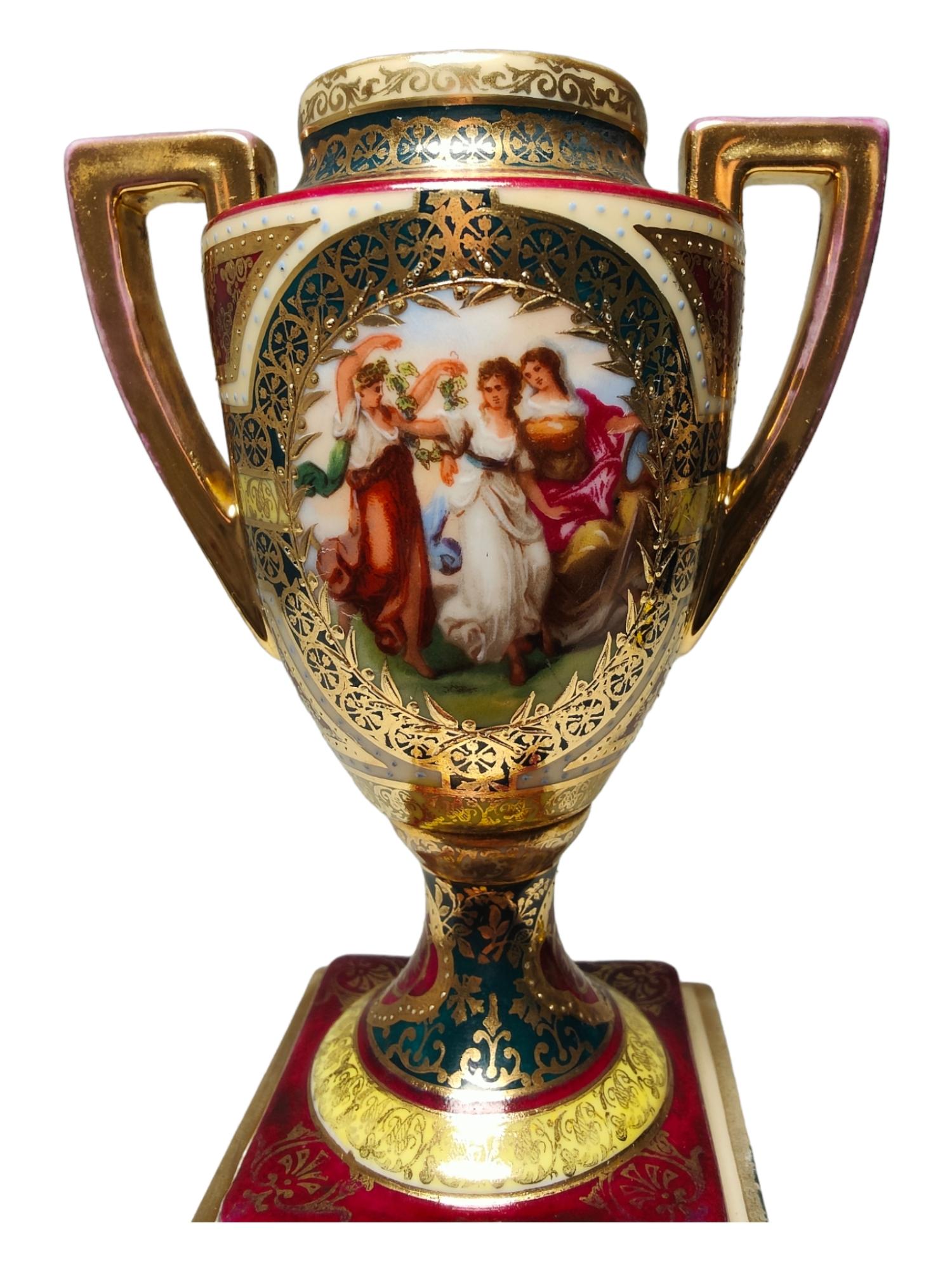 Small Austrian Porcelain Vase from the 19th Century In Excellent Condition For Sale In Madrid, ES