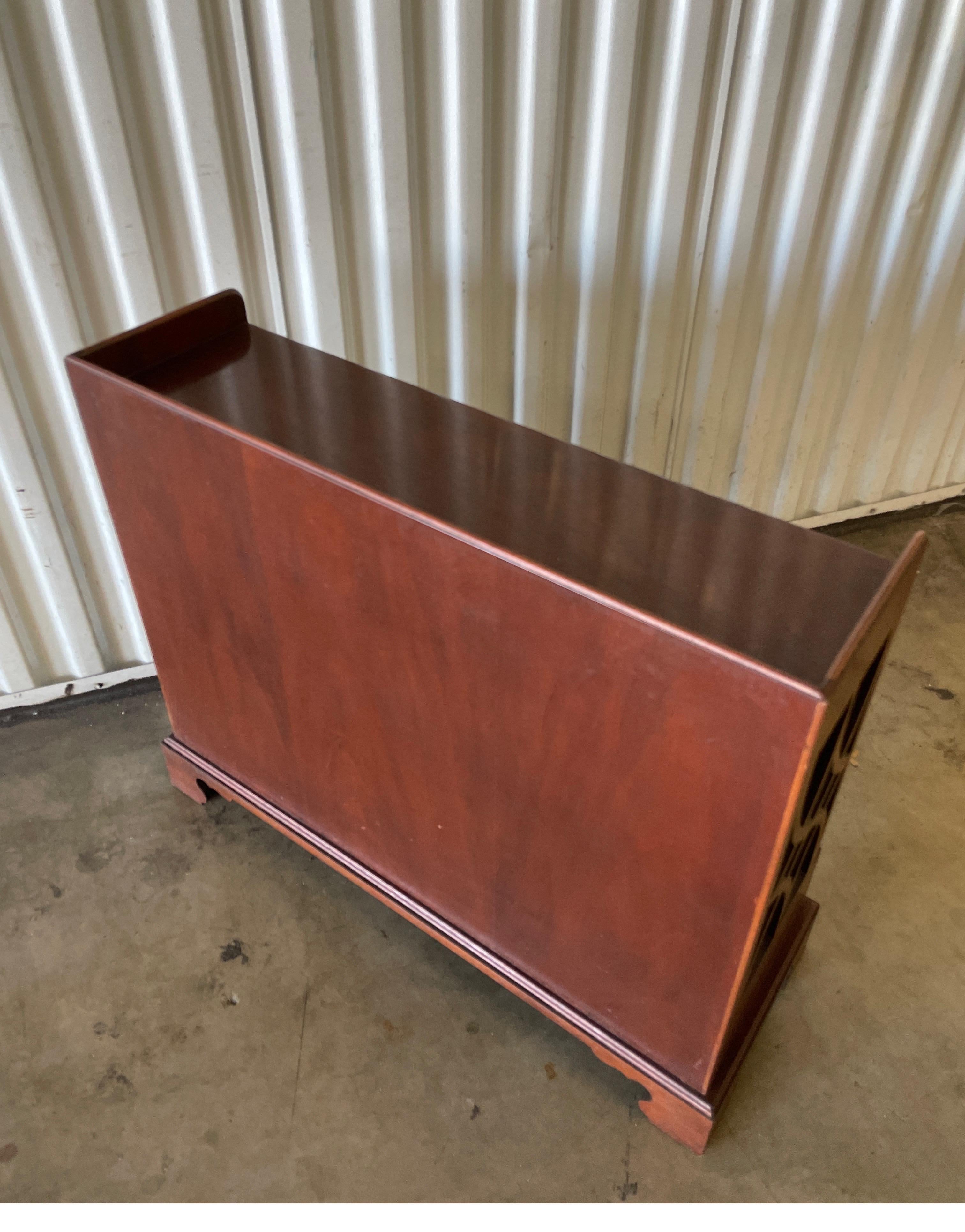 XX secolo Small Baker Furniture Co. Stile Chippendale in vendita
