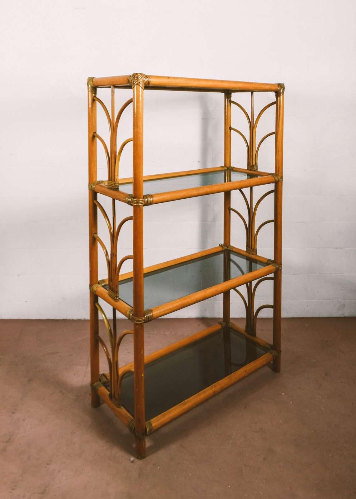 Small Bamboo bookcase with four glass shelves, 1980s In Good Condition In Roma, RM