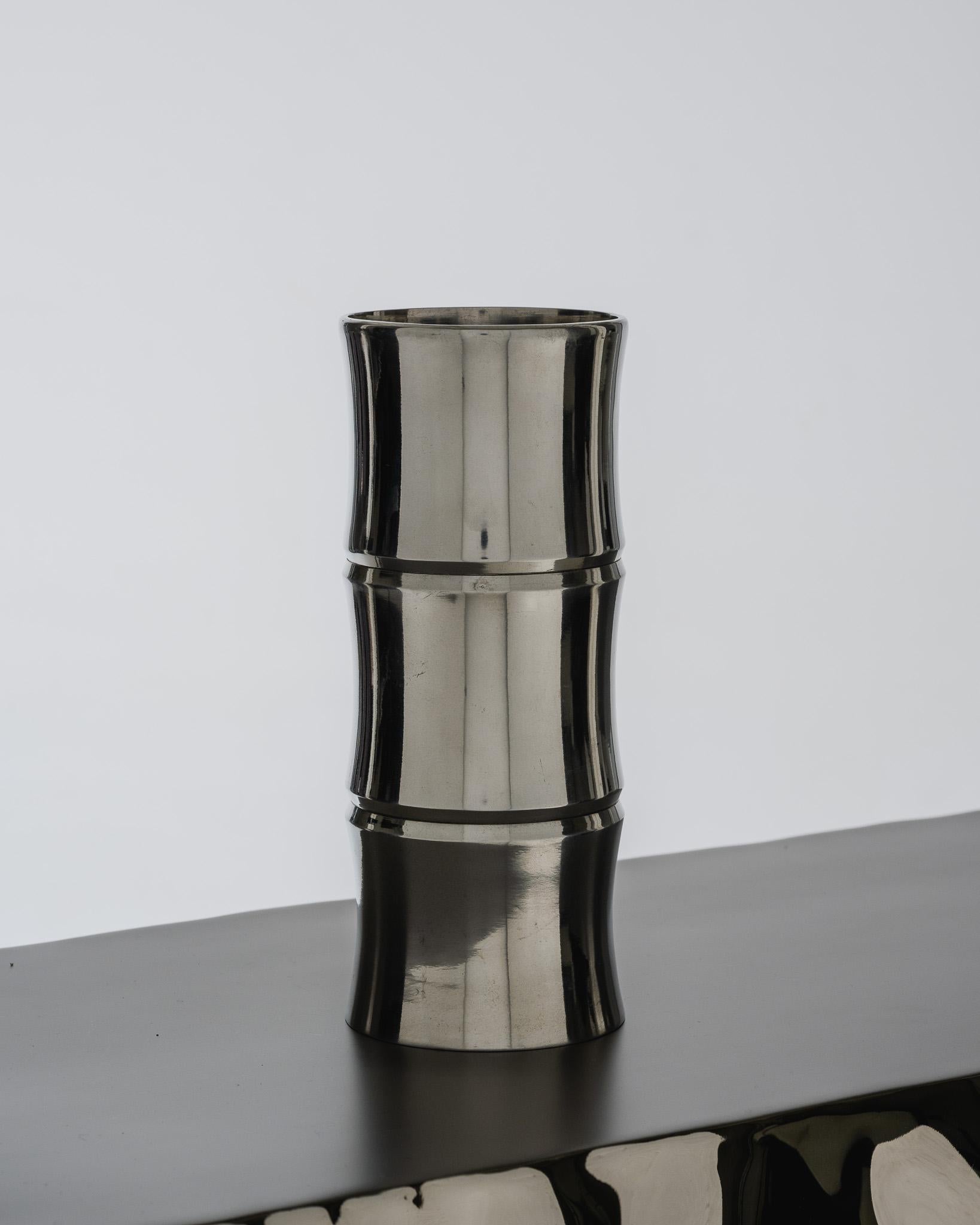 Small Metal Bamboo-Shaped Vase, 1970s.
An iconic piece of Modernist design, its vertical form, accented by ridges, combines organic and architectural shapes. Very good overall condition, with minor age-related wear.

DV4737