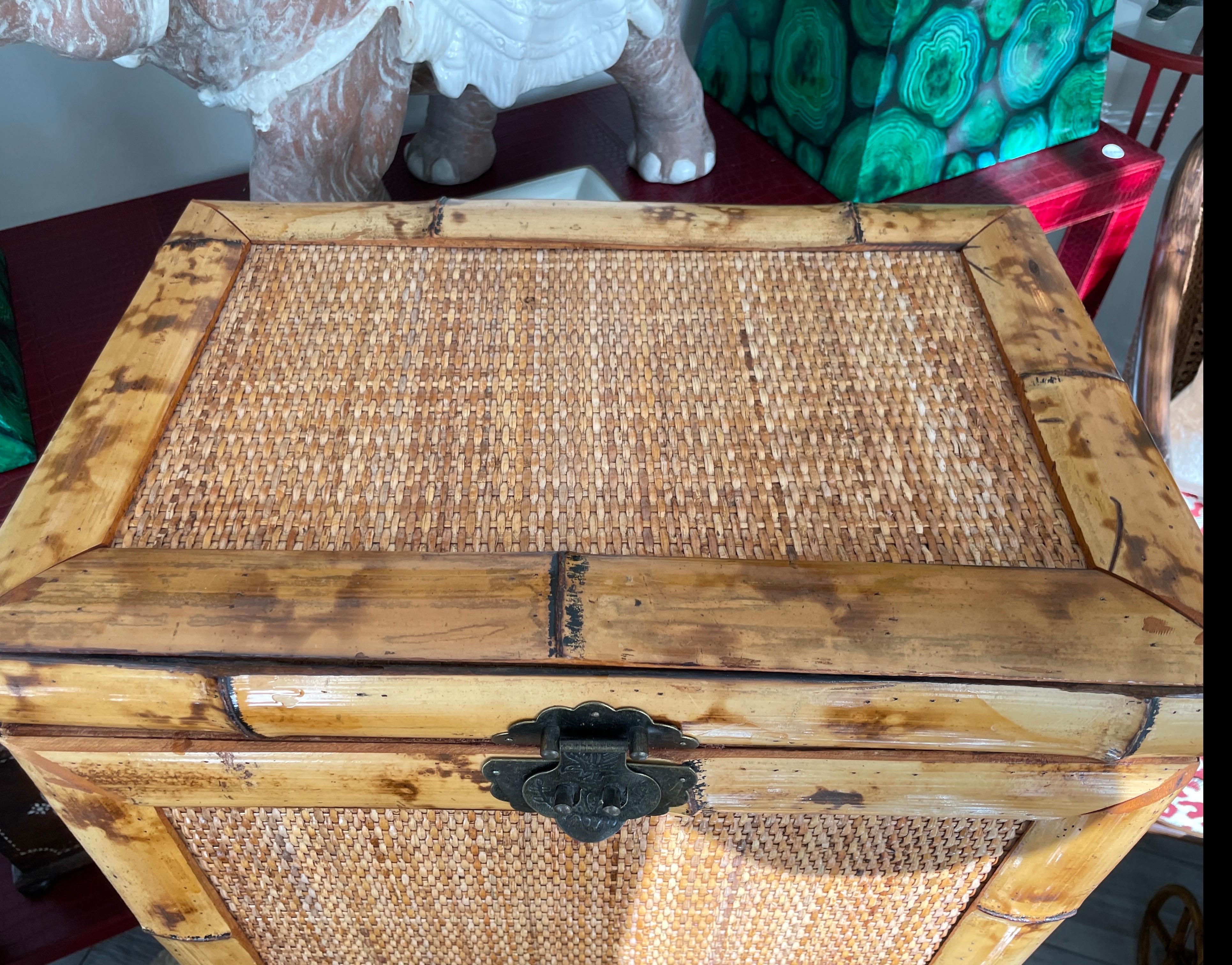 Kleiner Bambuskoffer / Box im Zustand „Gut“ im Angebot in West Palm Beach, FL