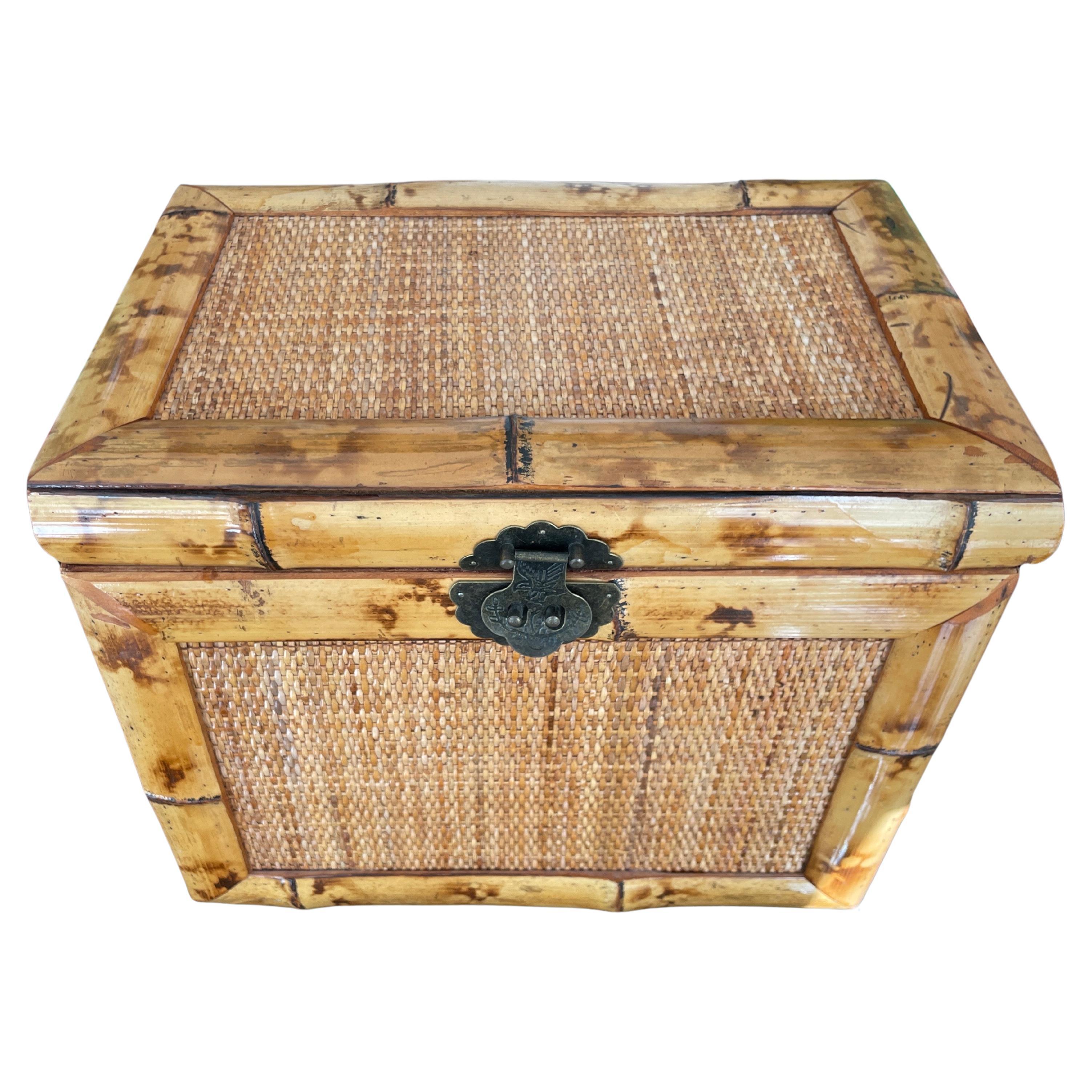 Kleiner Bambuskoffer / Box im Angebot