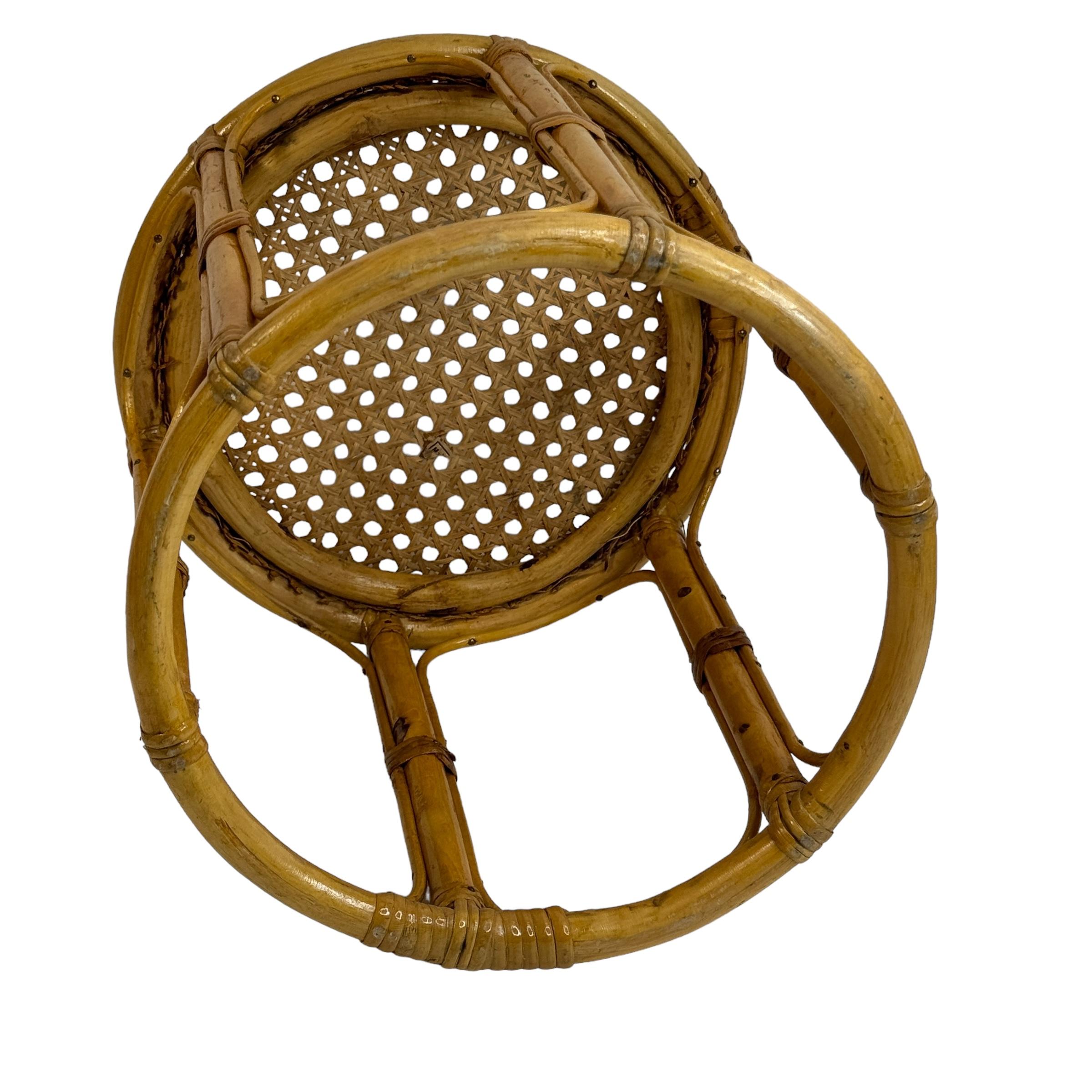 Pequeña mesa de tambor de mimbre de bambú o taburete de maceta vintage años 60 Austríaco en venta