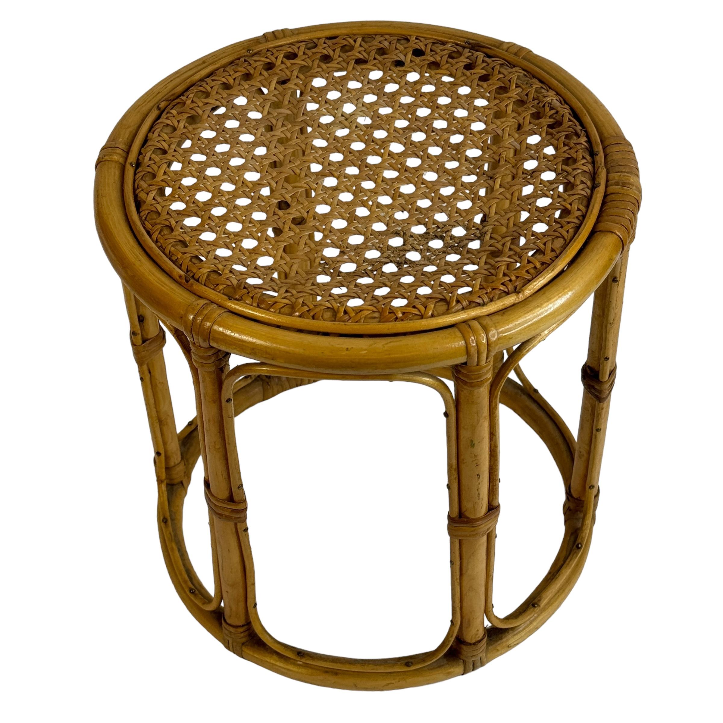 Pequeña mesa de tambor de mimbre de bambú o taburete de maceta vintage años 60 en Bueno estado para la venta en Nuernberg, DE