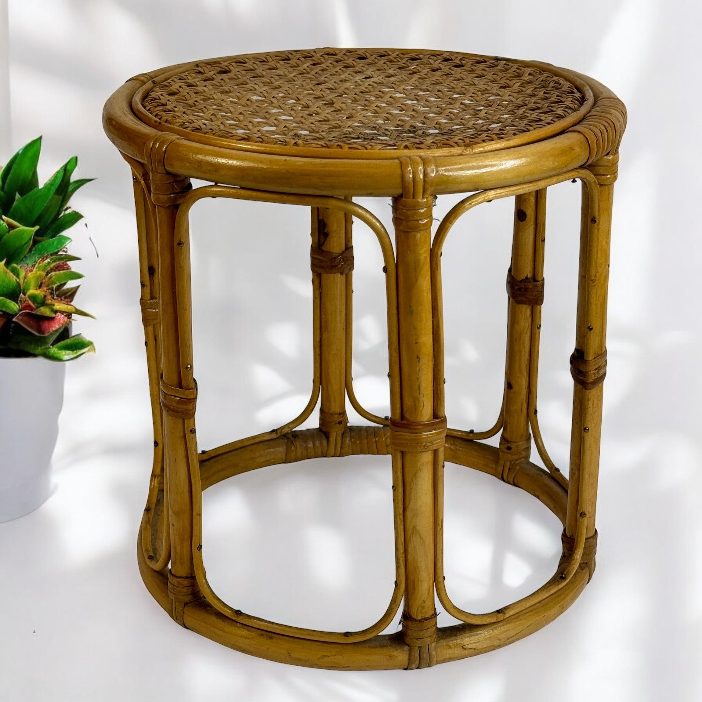 Pequeña mesa de tambor de mimbre de bambú o taburete de maceta vintage años 60 en venta 2