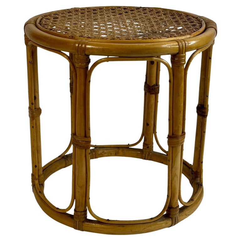 Piccolo tavolo a tamburo in vimini di bambù o sgabello vintage per