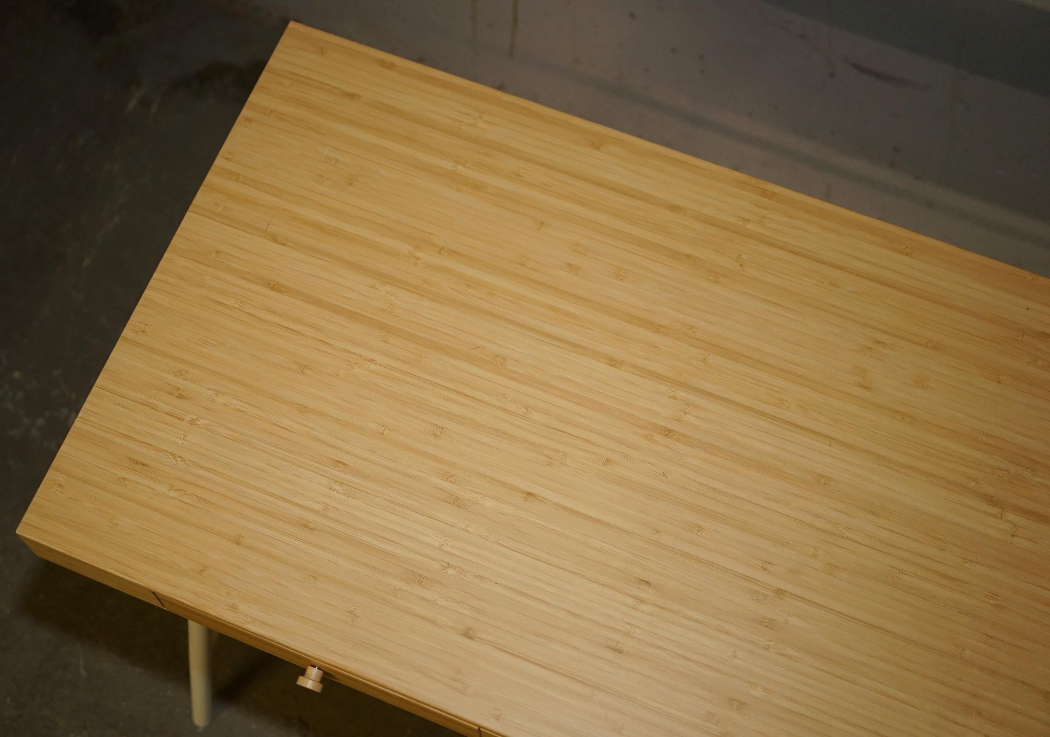 SMALL BAMBOO WOOD THREE DRAWER OFFICE DESK IDEAL FOR CHiLDRENS ROOMS In Good Condition For Sale In West Sussex, Pulborough