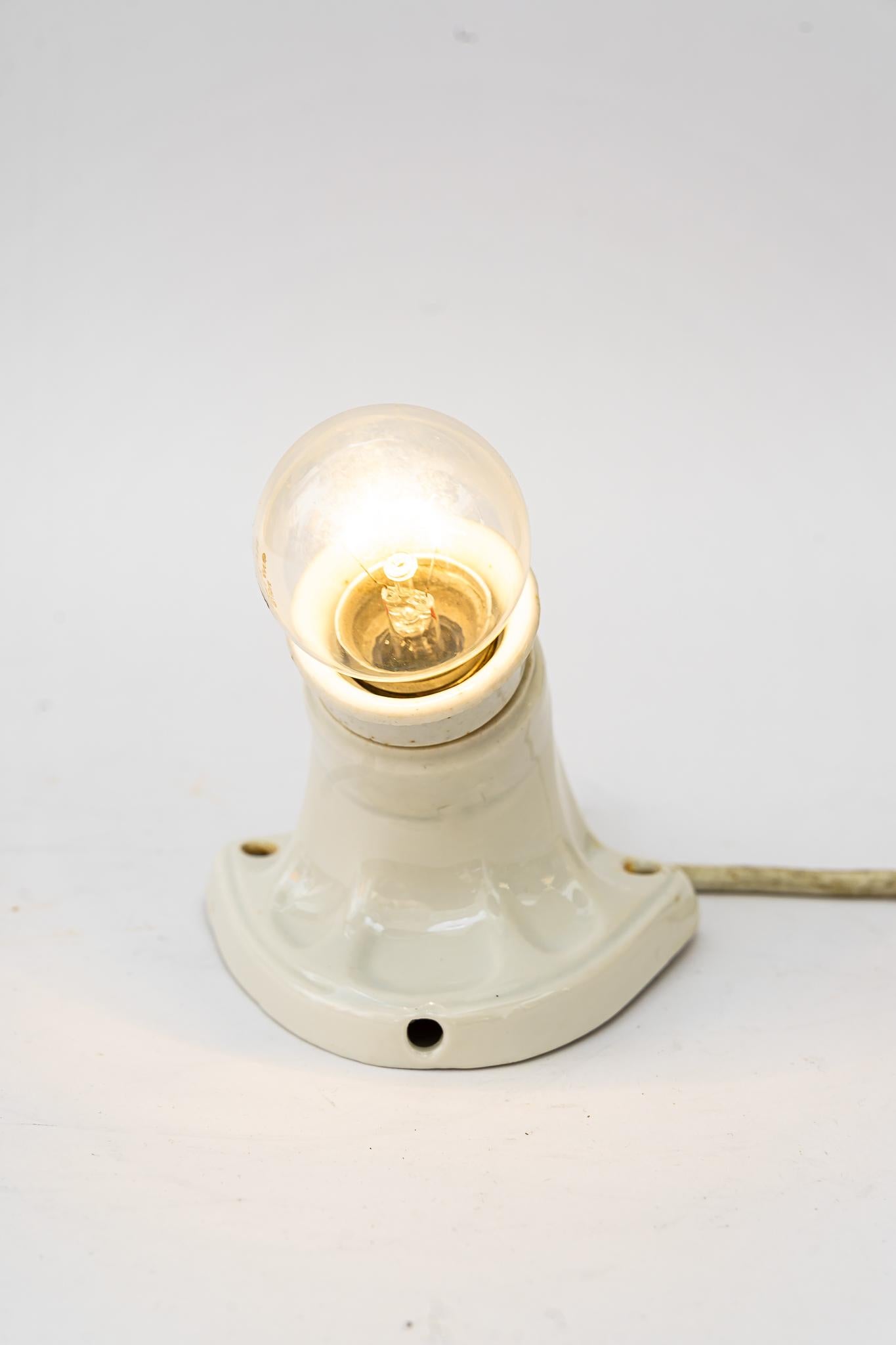 Small Bauhaus Ceramic Wall Lamp Vienna Around, 1920s In Good Condition For Sale In Wien, AT