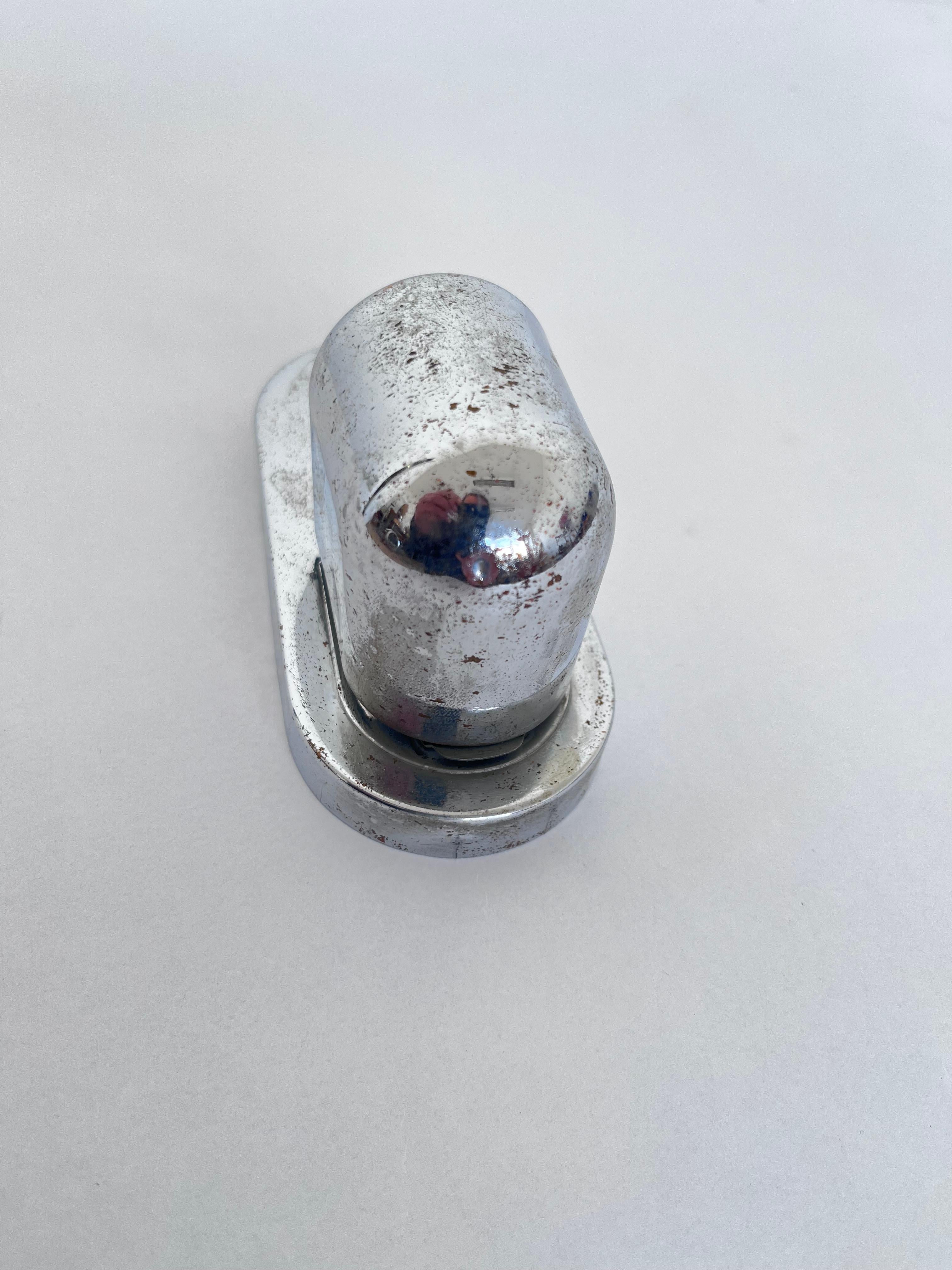 Pequeño aplique cromado Bauhaus, años 30 - Checoslovaquia Vidrio opalino en venta