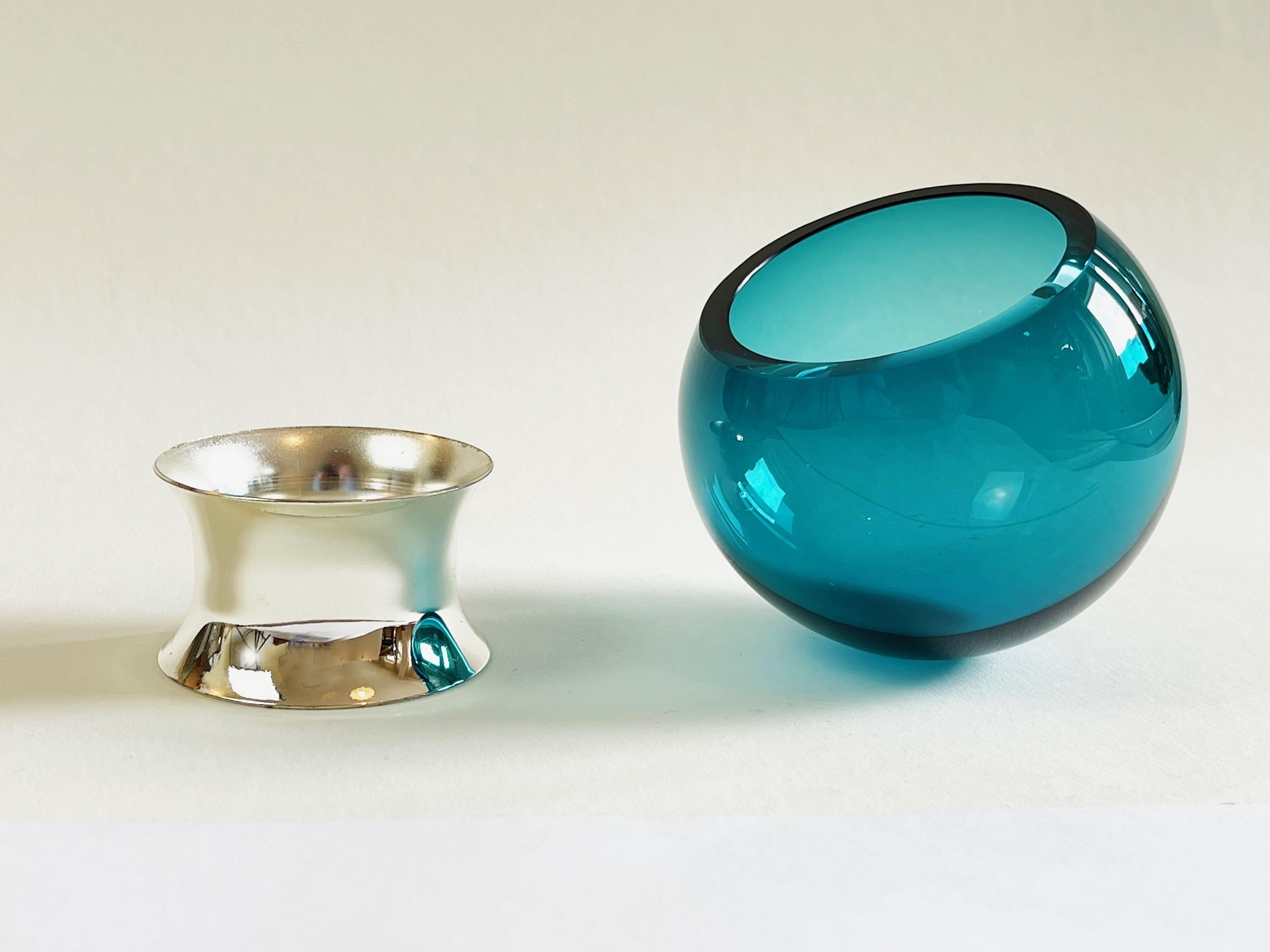 Pequeño cenicero de bola de cristal Bauhaus Turquesa y Cromo by Quist, Años 70 en Bueno Estado en Andernach, DE