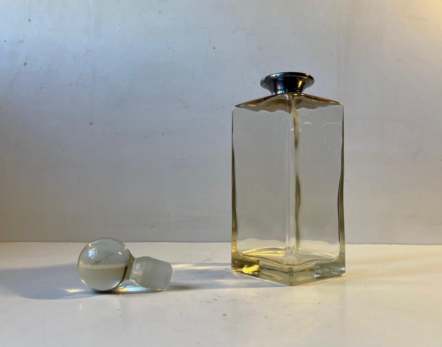 Petite carafe Bauhaus en verre et métal blanc, années 1930 Bon état - En vente à Esbjerg, DK