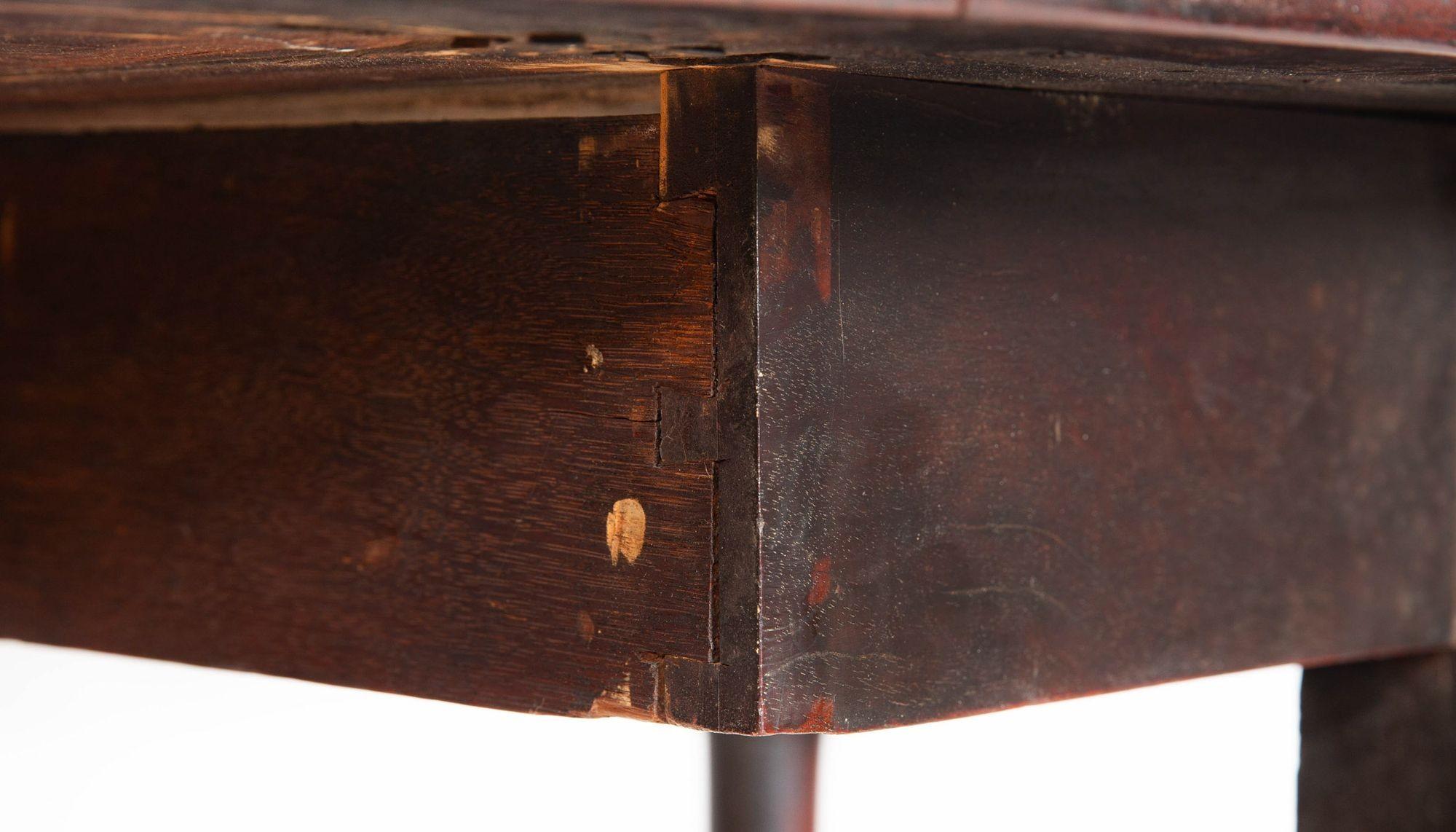 Small Beautifully Patinated George II English Antique Drop-Leaf Table ca. 1750 For Sale 11