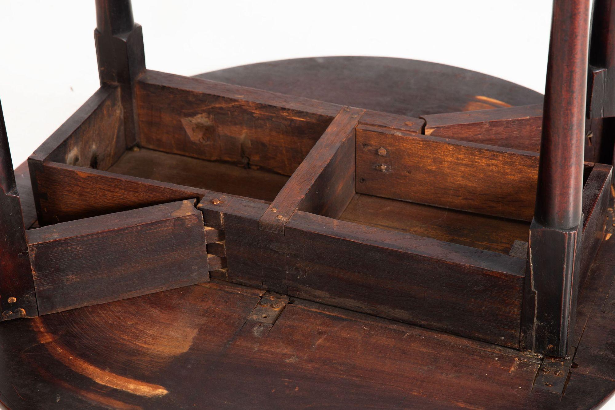 Petite table à abattants anglaise ancienne George II magnifiquement patinée, vers 1750 en vente 11